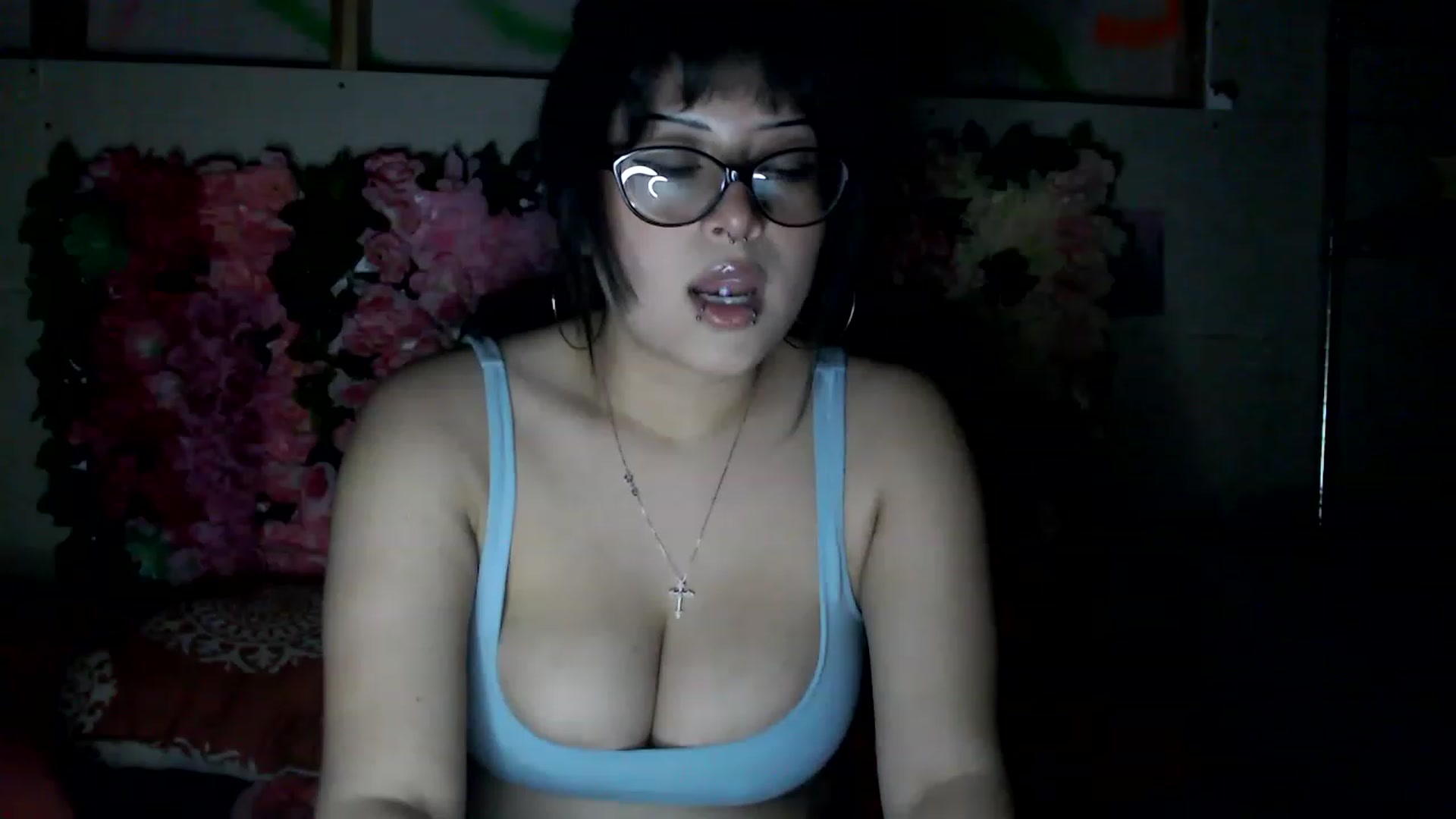 Gallery image thumbnail from valpal000's myfreecams stream on, 12/12/2022, 13:17 image 1 of 20