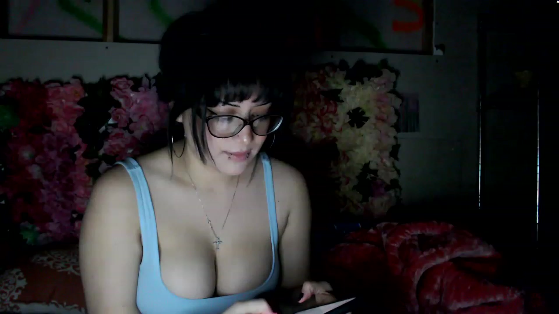 Gallery image thumbnail from valpal000's myfreecams stream on, 12/12/2022, 13:17 image 20 of 20