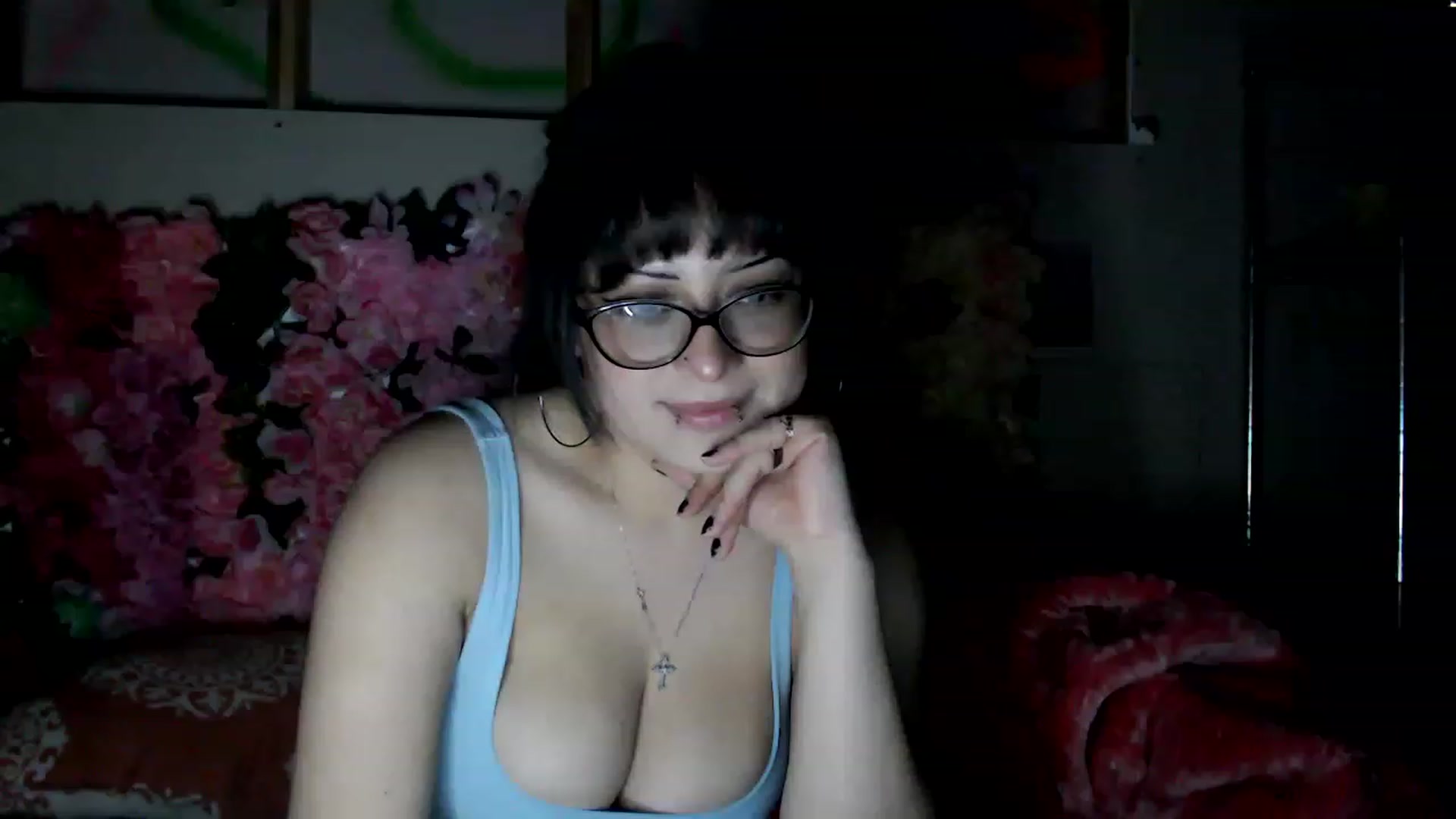 Gallery image thumbnail from valpal000's myfreecams stream on, 12/12/2022, 13:17 image 17 of 20