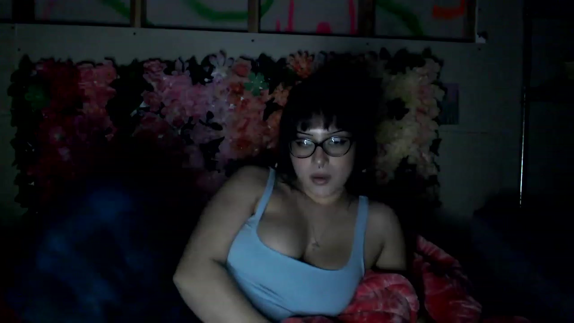 Gallery image thumbnail from valpal000's myfreecams stream on, 12/12/2022, 13:17 image 4 of 20