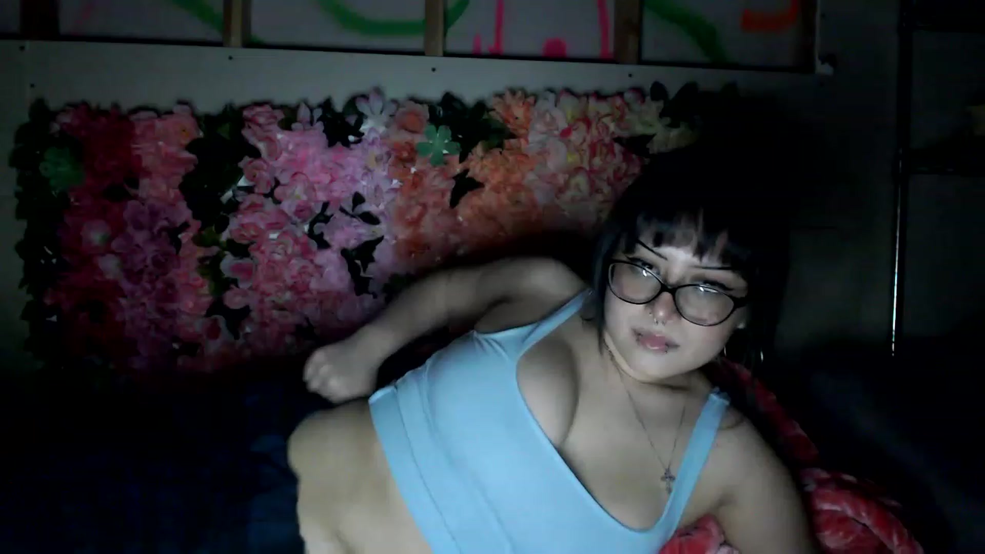 Gallery image thumbnail from valpal000's myfreecams stream on, 12/12/2022, 13:17 image 7 of 20
