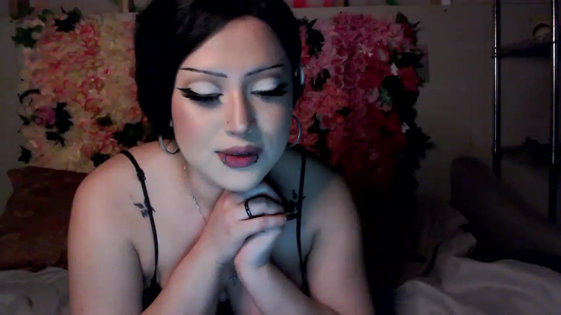 Gallery image thumbnail from valpal000's myfreecams stream on, 12/26/2022, 22:08 image 13 of 20