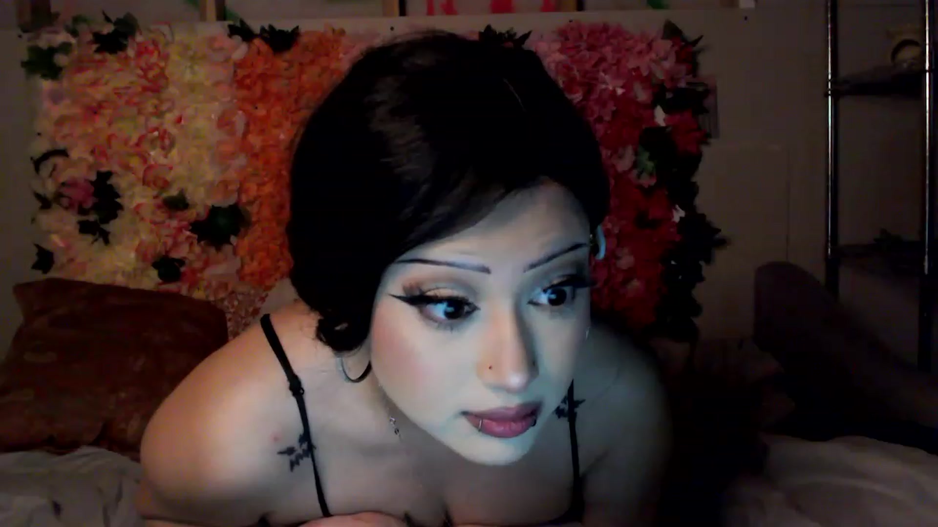 Gallery image thumbnail from valpal000's myfreecams stream on, 12/26/2022, 22:08 image 10 of 20