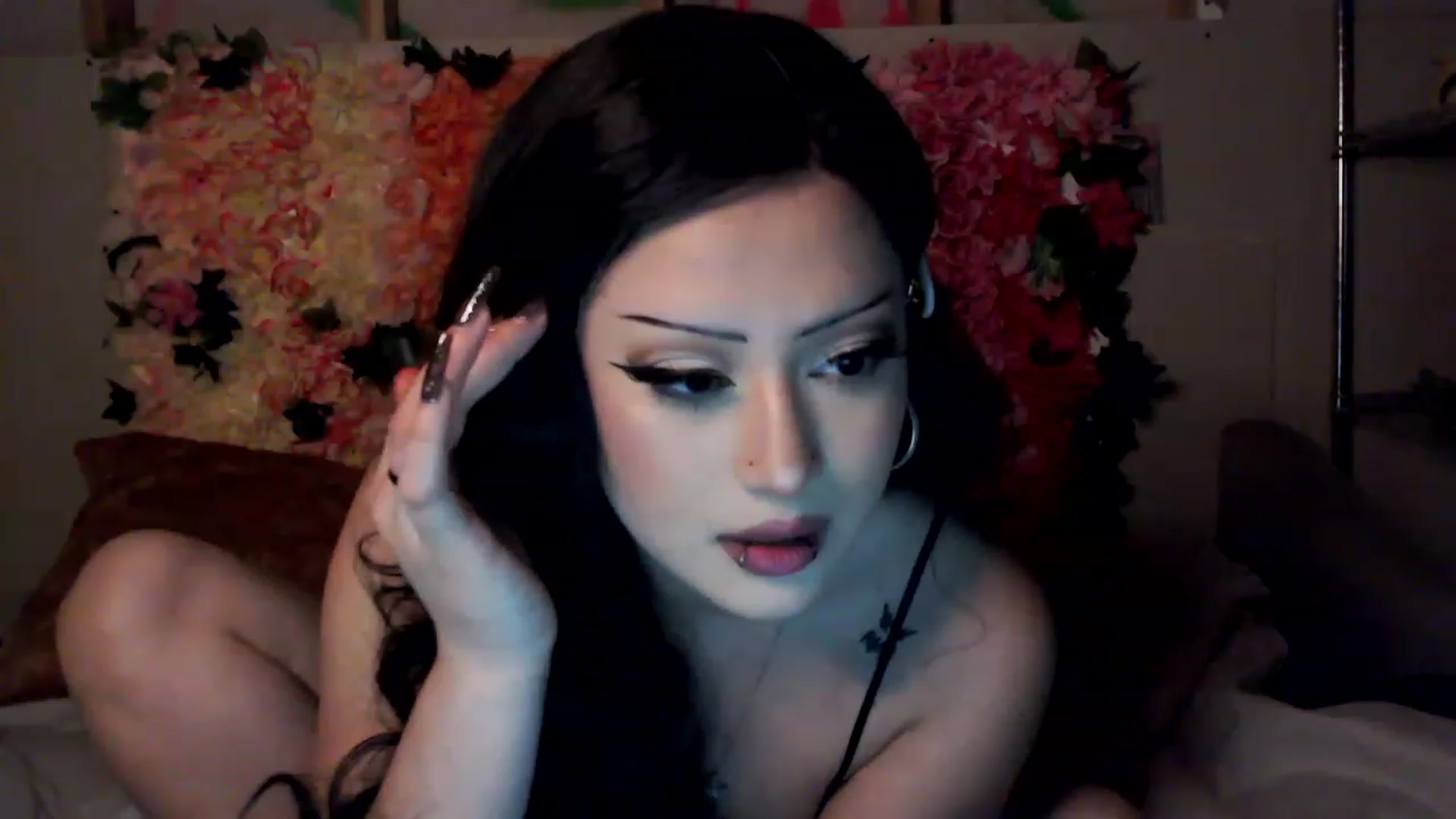 Gallery image thumbnail from valpal000's myfreecams stream on, 12/26/2022, 22:08 image 20 of 20
