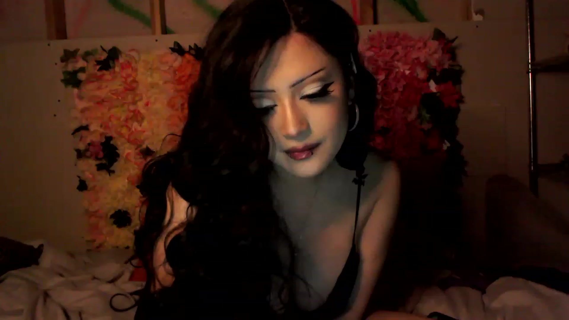 Gallery image thumbnail from valpal000's myfreecams stream on, 12/26/2022, 23:12 image 14 of 20