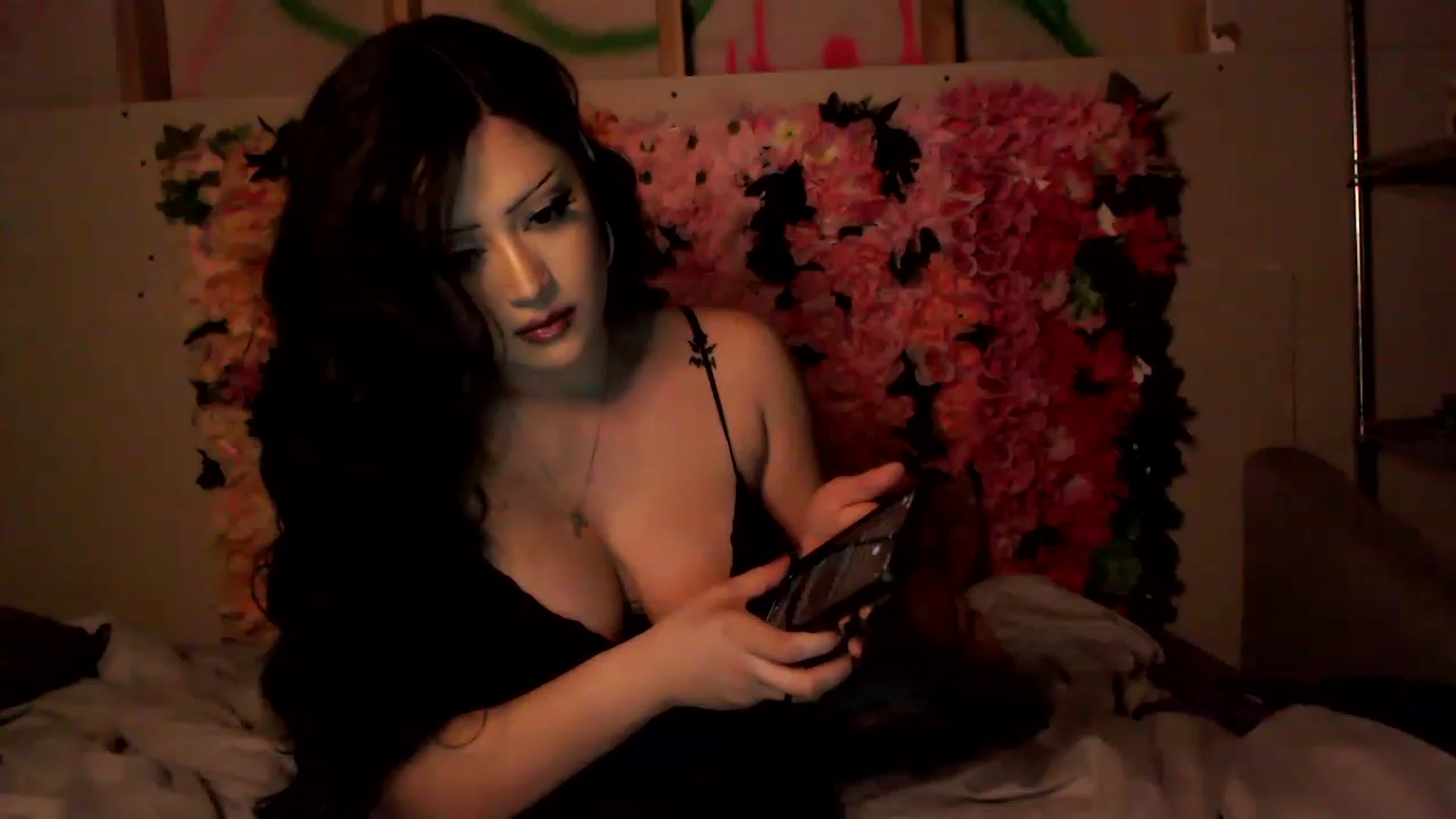 Gallery image thumbnail from valpal000's myfreecams stream on, 12/26/2022, 23:12 image 11 of 20