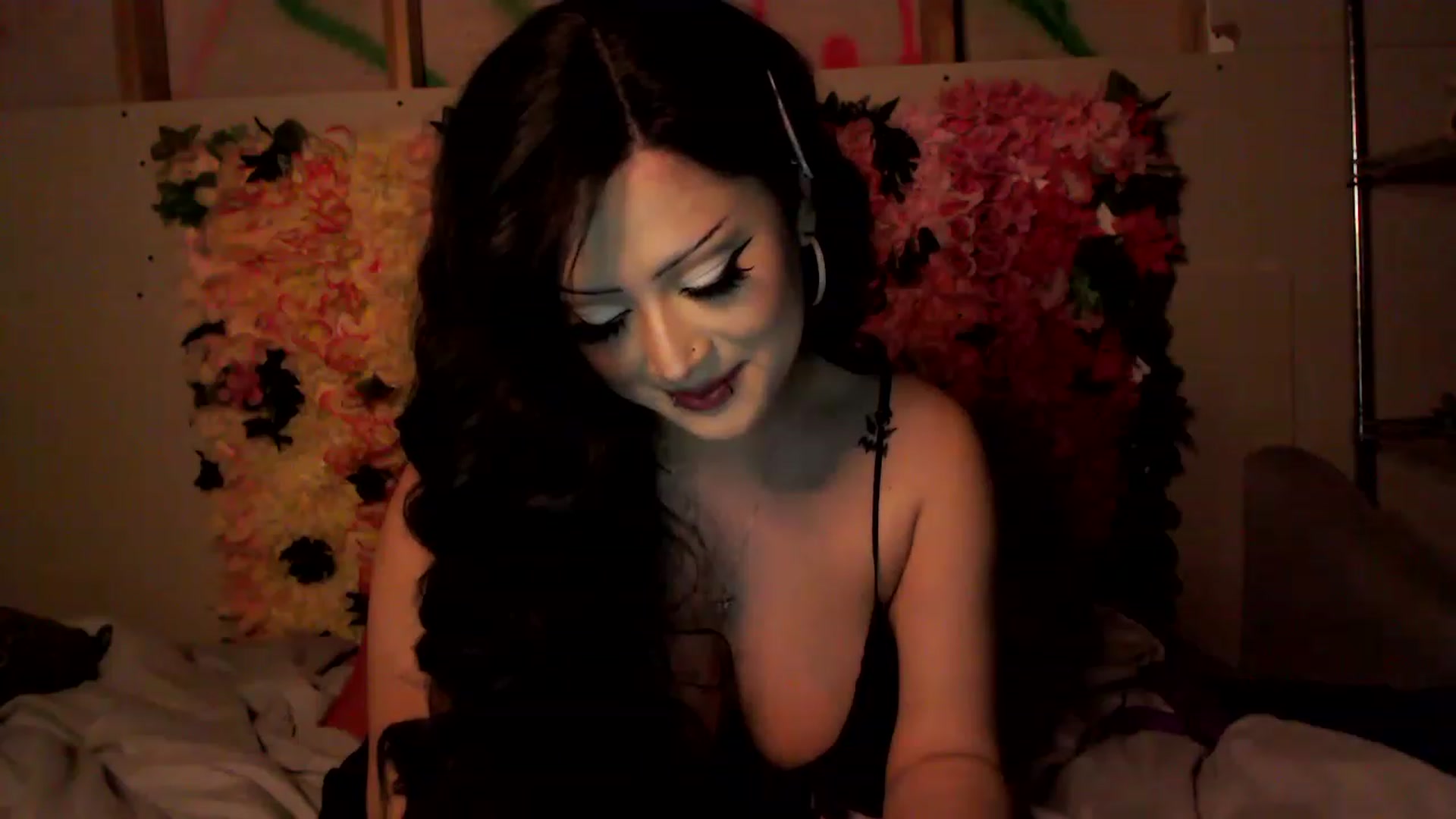 Gallery image thumbnail from valpal000's myfreecams stream on, 12/26/2022, 23:12 image 16 of 20