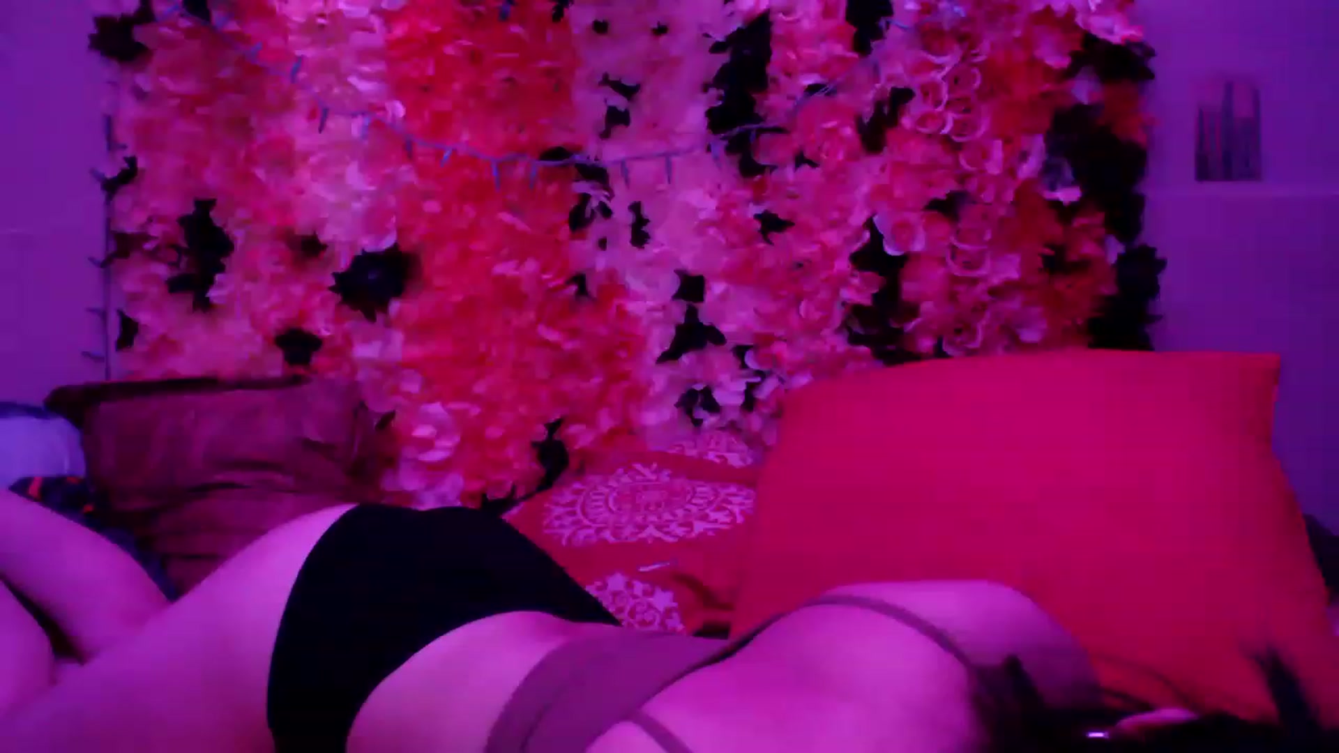 Gallery image thumbnail from valpal000's myfreecams stream on, 02/02/2023, 11:23 image 20 of 20