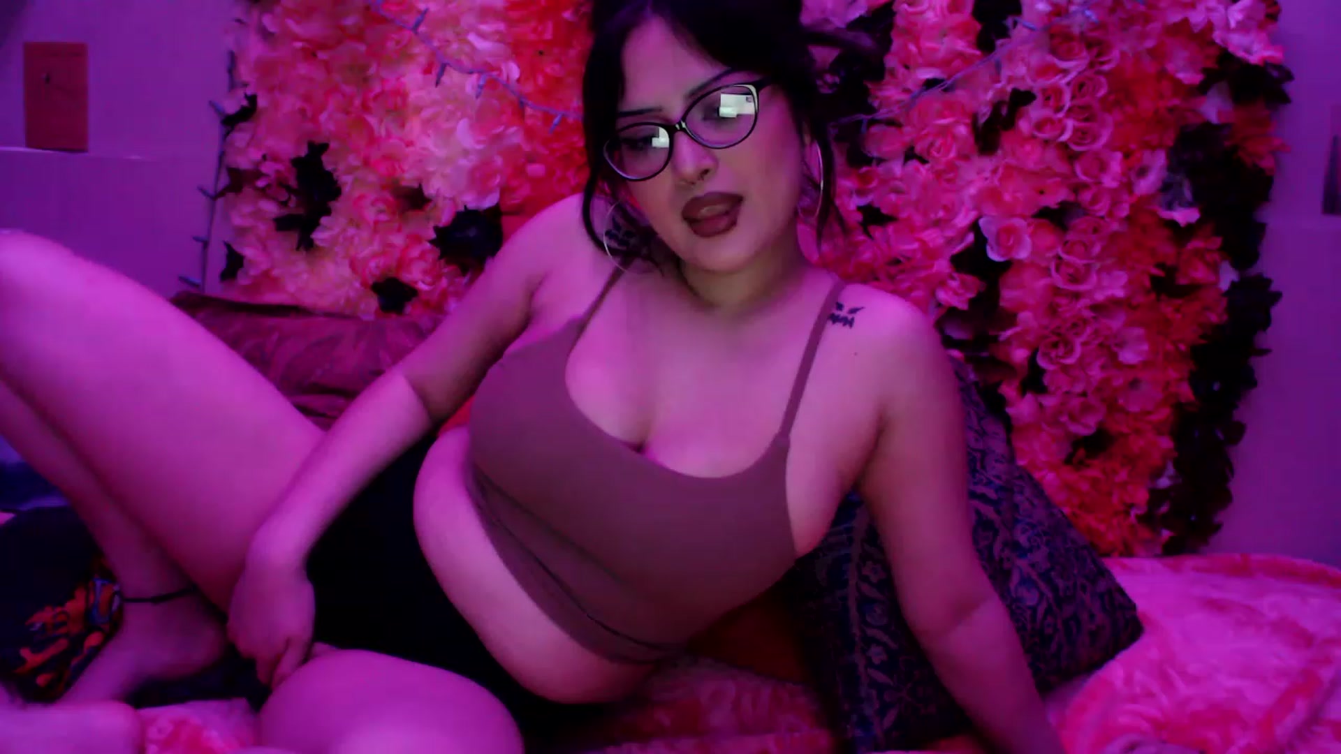 Gallery image thumbnail from valpal000's myfreecams stream on, 02/02/2023, 11:23 image 11 of 20