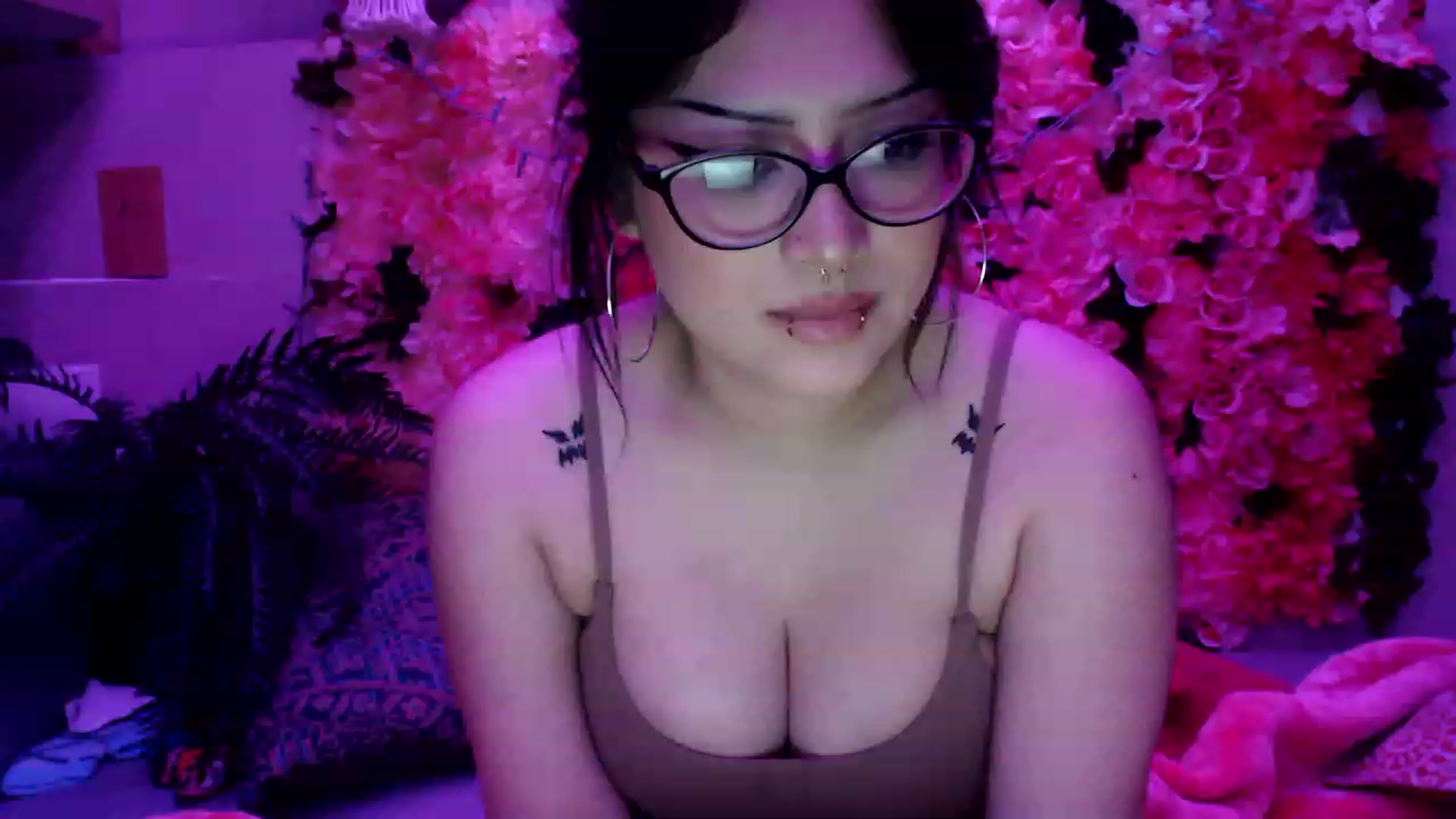 Gallery image thumbnail from valpal000's myfreecams stream on, 02/02/2023, 15:16 image 20 of 20
