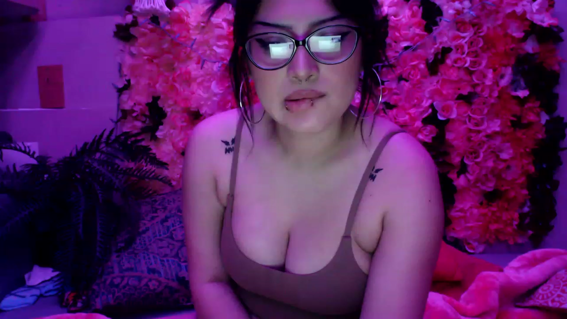 Gallery image thumbnail from valpal000's myfreecams stream on, 02/02/2023, 15:16 image 11 of 20
