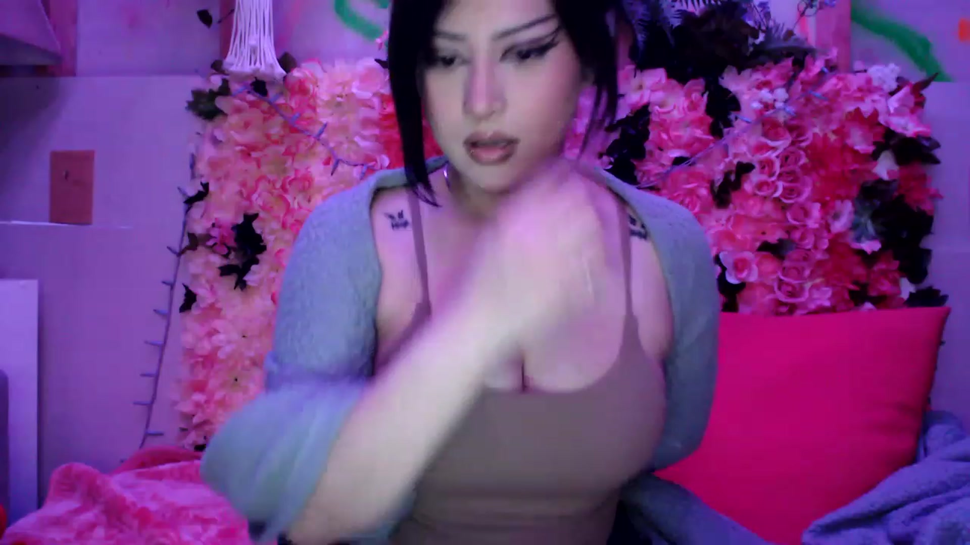 Gallery image thumbnail from valpal000's myfreecams stream on, 02/07/2023, 12:59 image 14 of 20