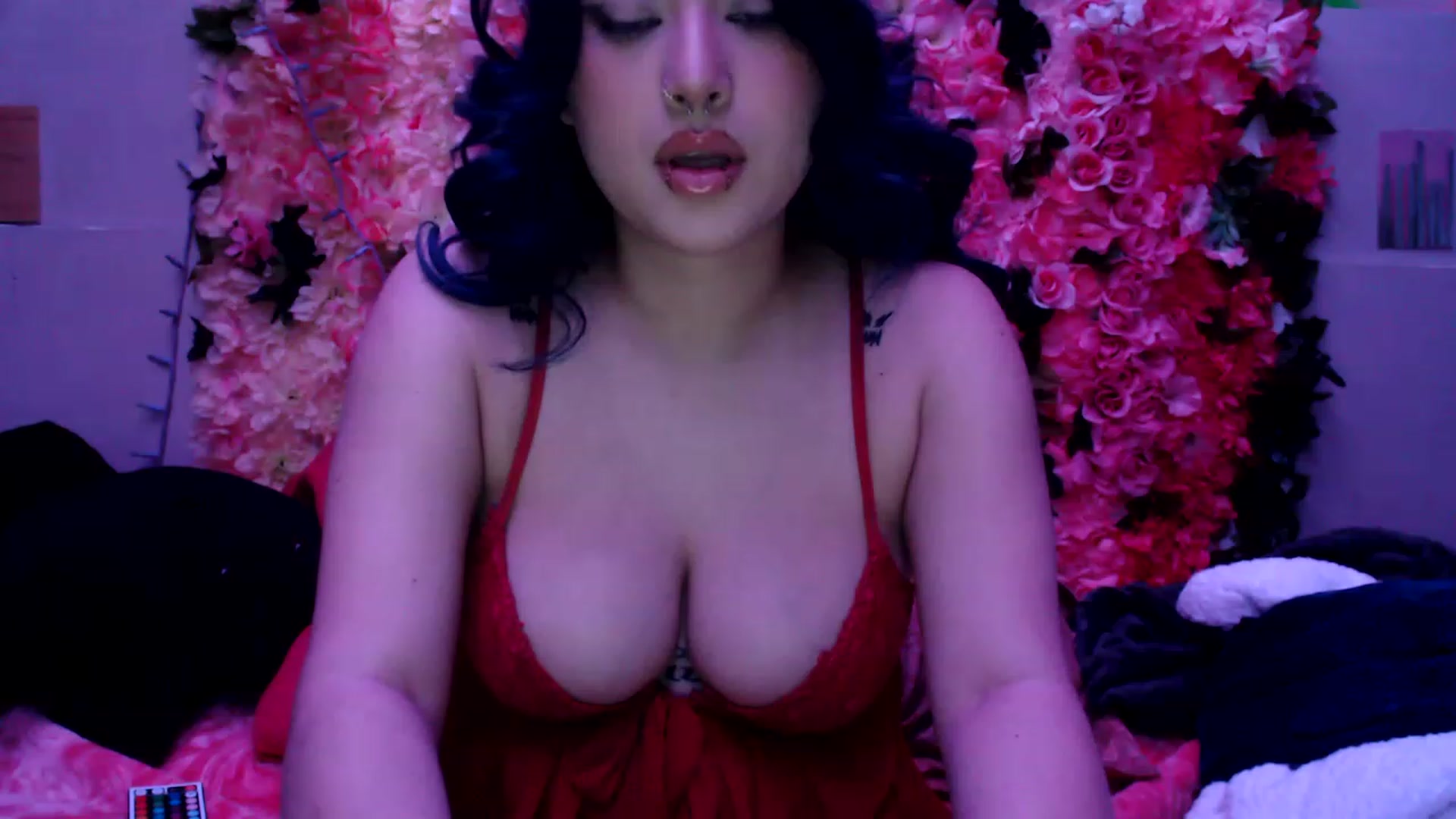 Gallery image thumbnail from valpal000's myfreecams stream on, 03/02/2023, 13:24 image 8 of 20