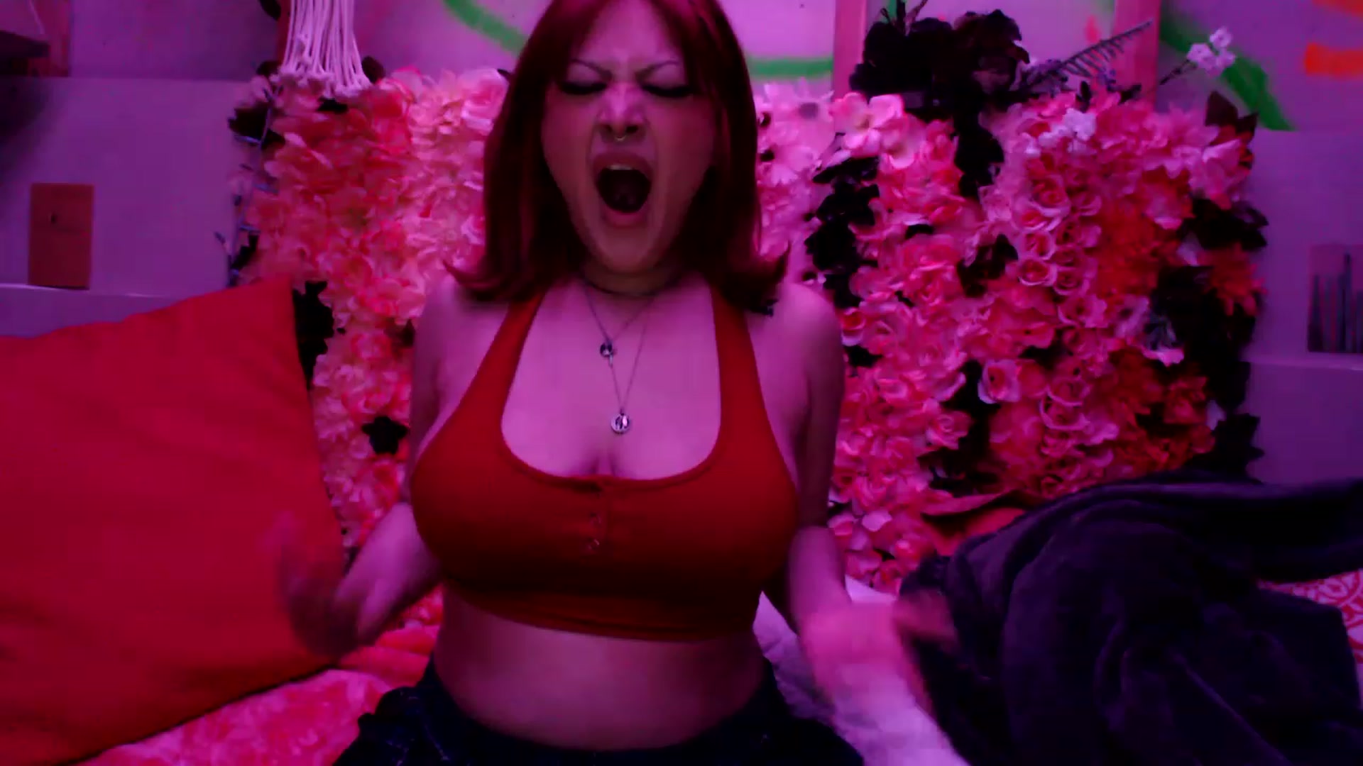 Gallery image thumbnail from valpal000's myfreecams stream on, 04/15/2023, 10:27 image 5 of 20