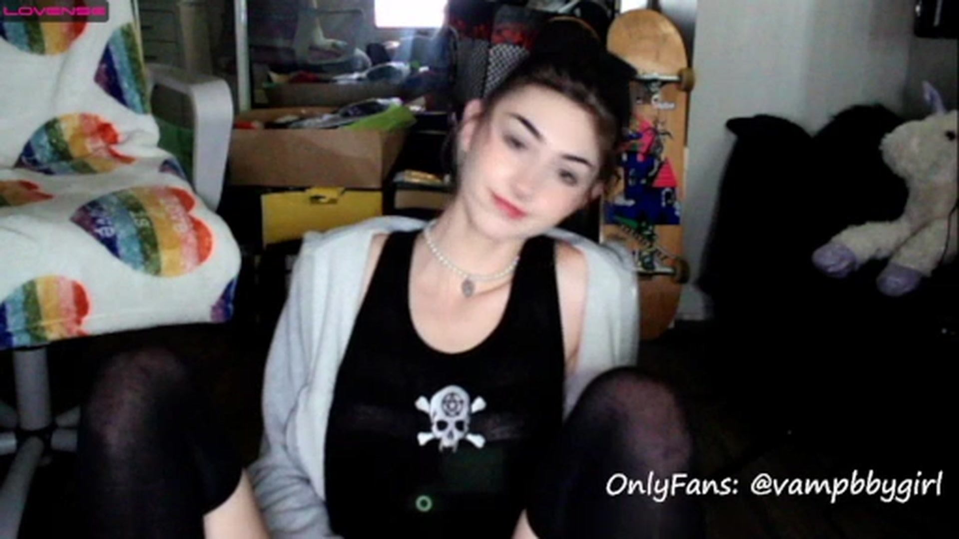 Gallery image thumbnail from vampbabyy's myfreecams stream on, 11/14/2022, 18:33 image 6 of 20