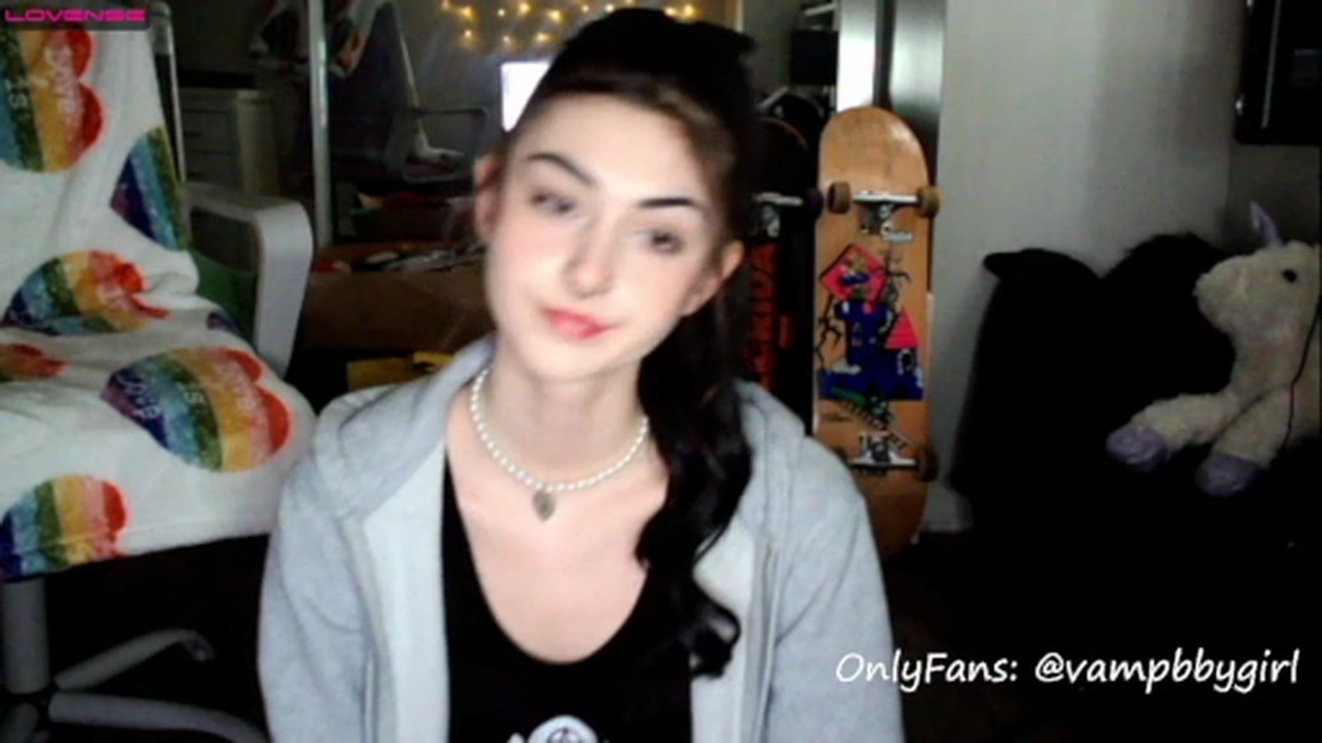 Gallery image thumbnail from vampbabyy's myfreecams stream on, 11/14/2022, 18:33 image 8 of 20