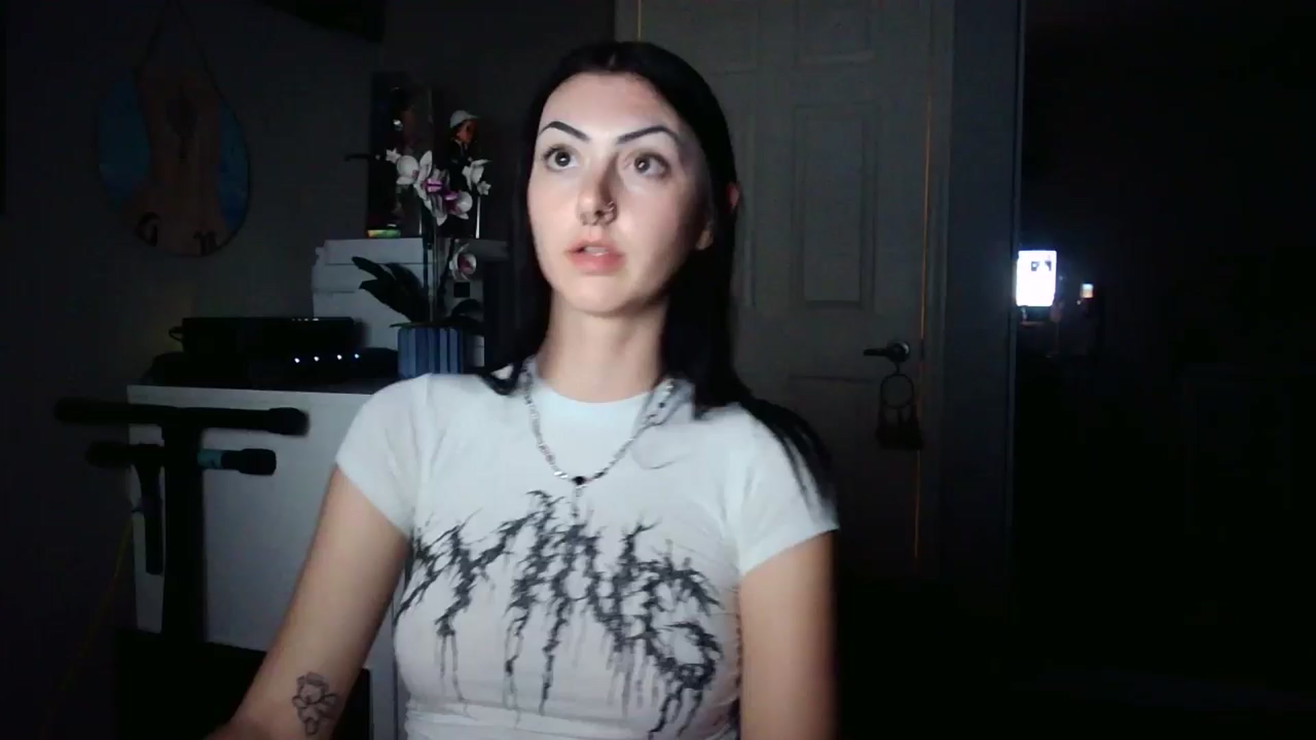 Gallery image thumbnail from vampbabyy's myfreecams stream on, 05/20/2025, 24:43 image 19 of 20