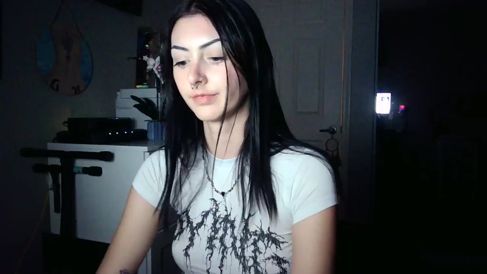 Gallery image thumbnail from vampbabyy's myfreecams stream on, 05/20/2025, 24:43 image 13 of 20