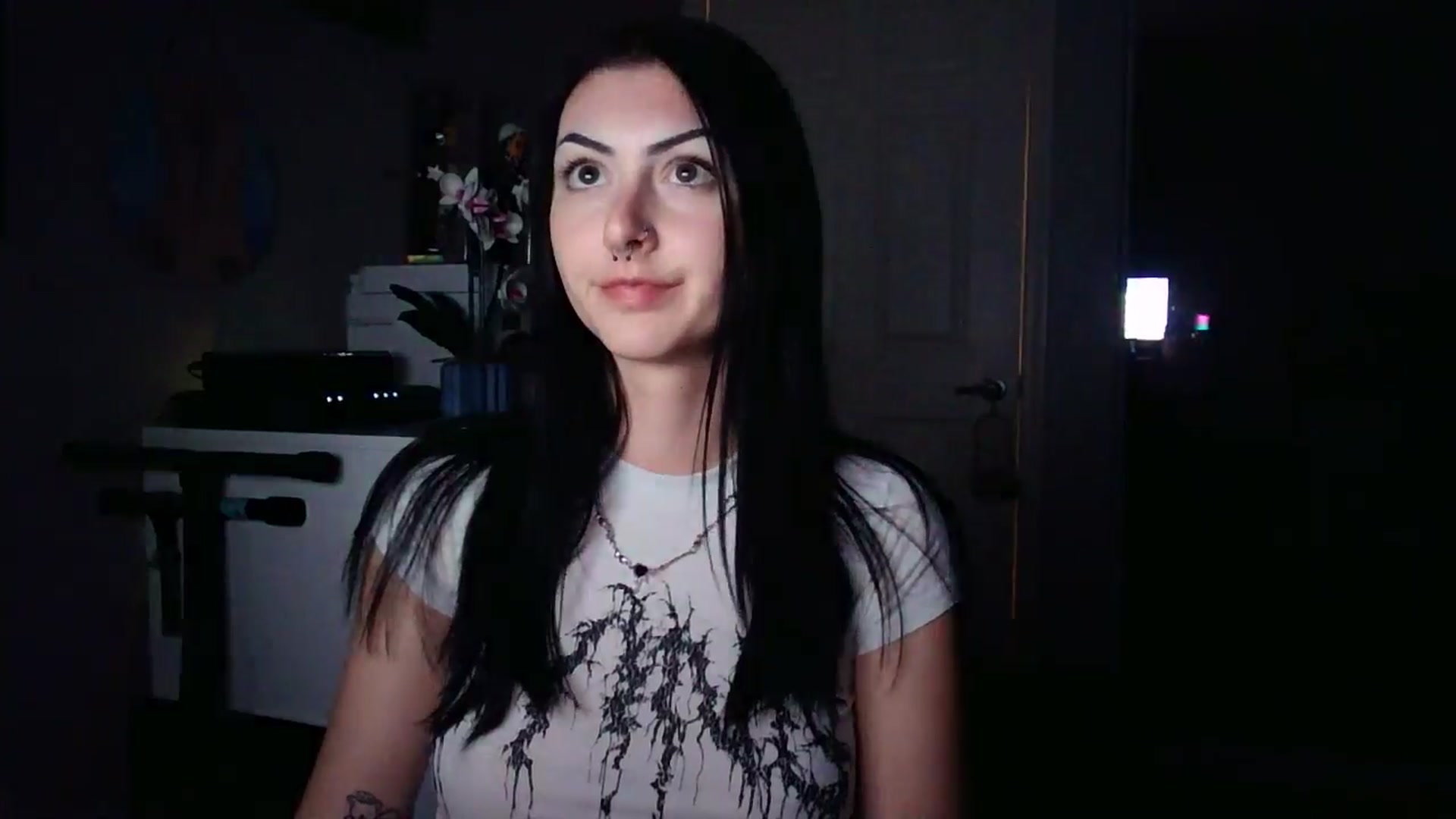 Gallery image thumbnail from vampbabyy's myfreecams stream on, 05/20/2025, 24:43 image 11 of 20