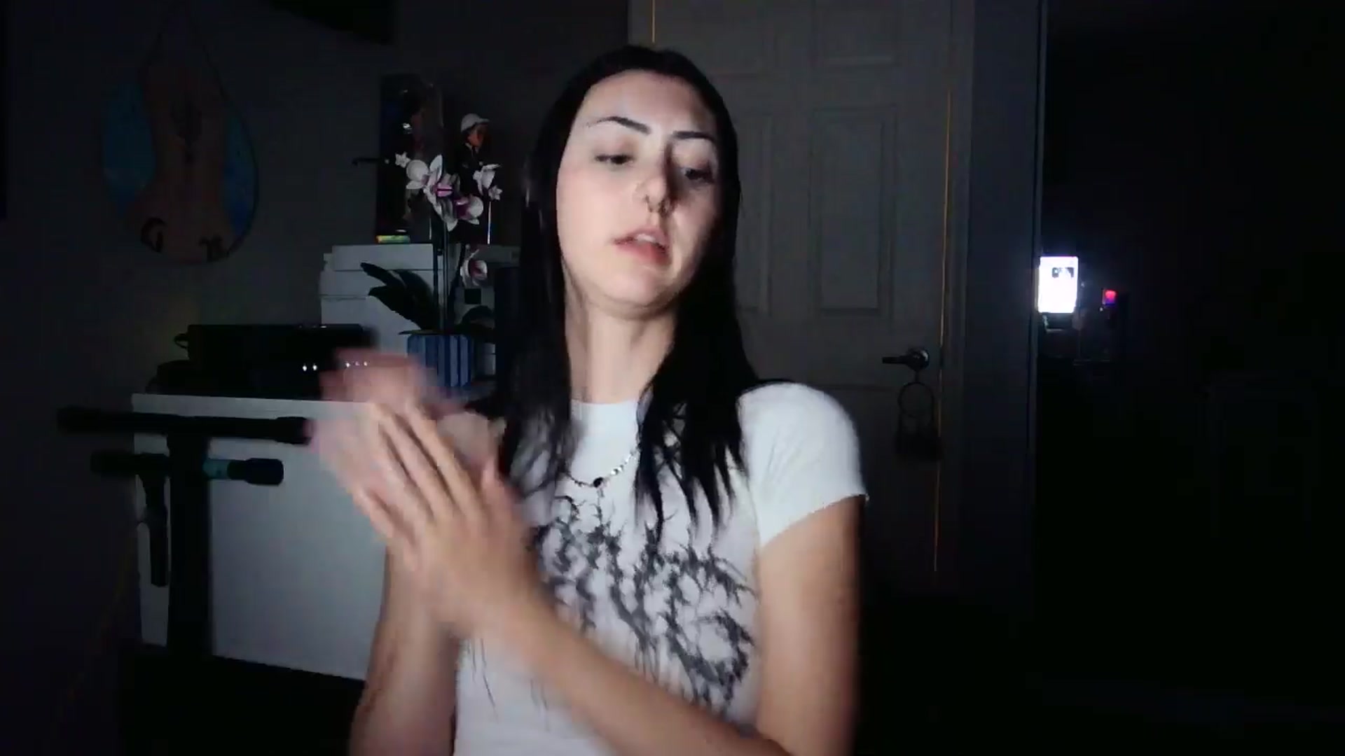 Gallery image thumbnail from vampbabyy's myfreecams stream on, 05/20/2025, 24:43 image 18 of 20