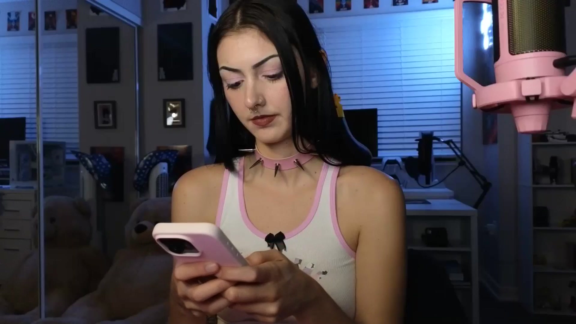 Gallery image thumbnail from vampbabyy's myfreecams stream on, 09/09/2025, 01:19 image 6 of 20