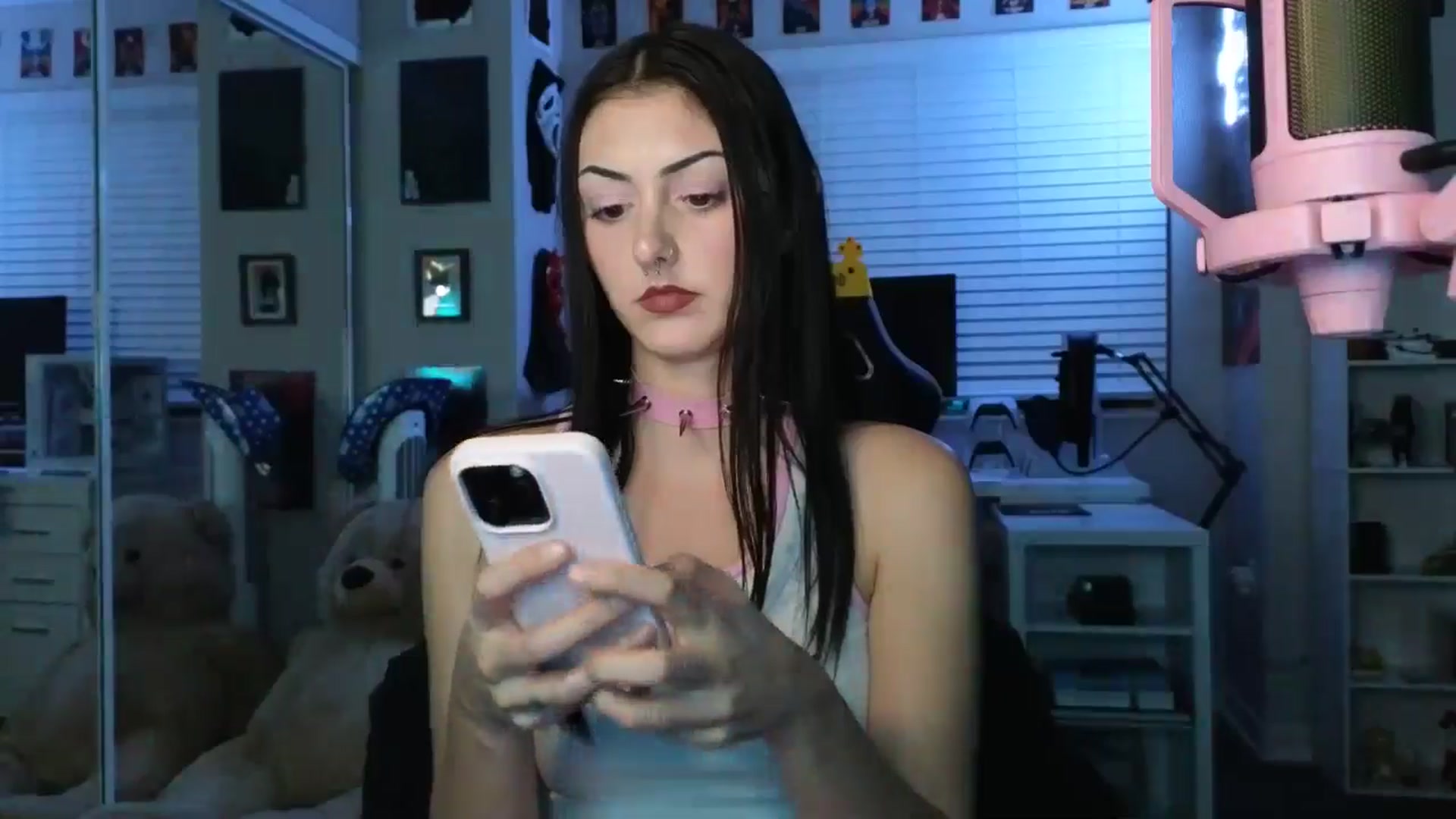 Gallery image thumbnail from vampbabyy's myfreecams stream on, 09/09/2025, 01:19 image 2 of 20