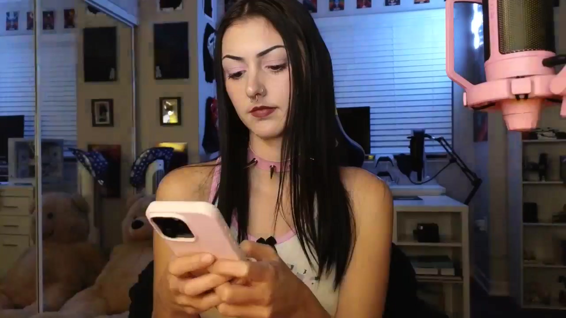 Gallery image thumbnail from vampbabyy's myfreecams stream on, 09/09/2025, 01:19 image 19 of 20