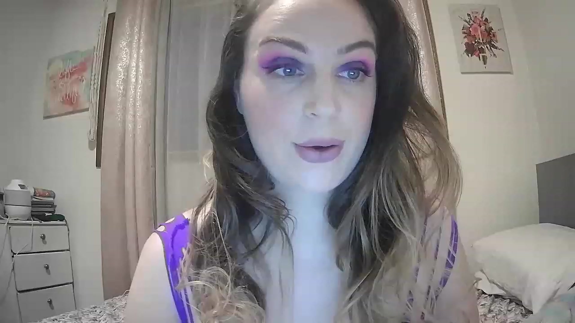 Gallery image thumbnail from vanessaxo87's myfreecams stream on, 11/24/2022, 04:08 image 7 of 20
