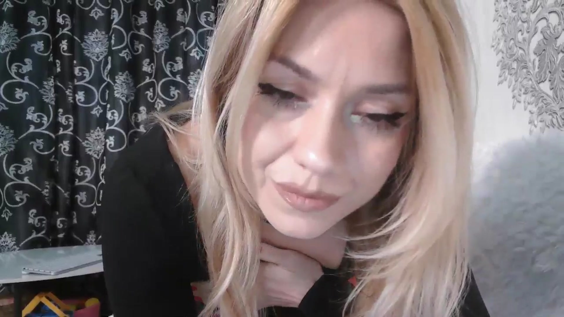 Gallery image thumbnail from velvet_49's myfreecams stream on, 04/10/2026, 05:13 image 13 of 20
