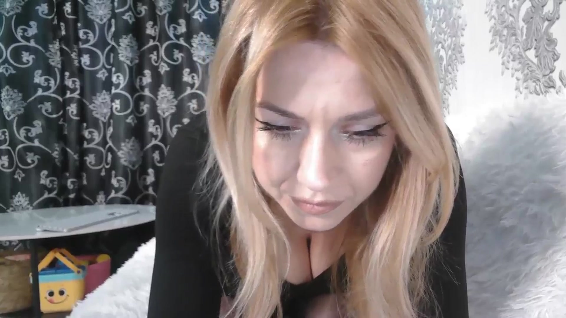 Gallery image thumbnail from velvet_49's myfreecams stream on, 04/10/2026, 05:13 image 16 of 20