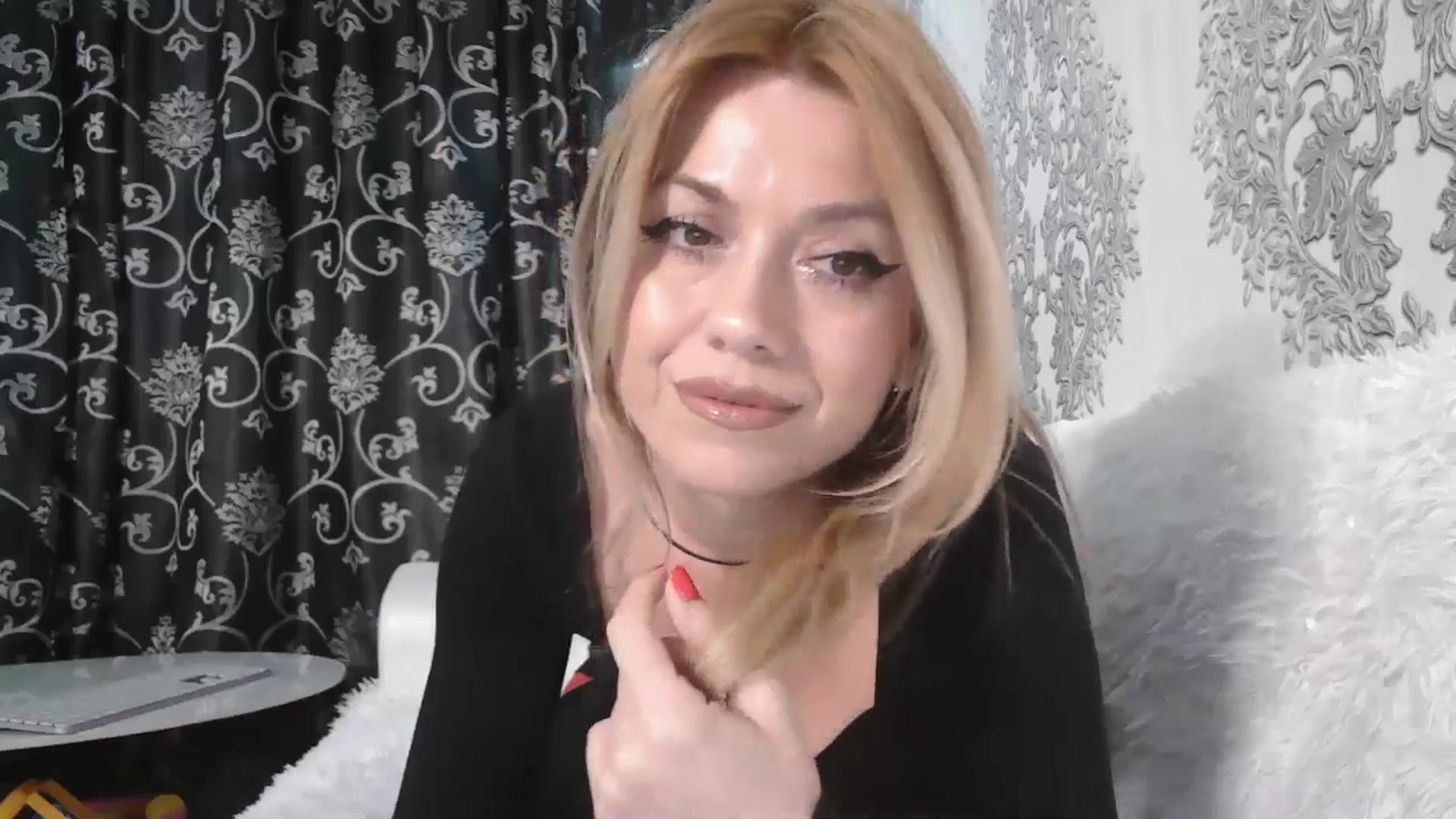 Gallery image thumbnail from velvet_49's myfreecams stream on, 04/10/2026, 05:13 image 5 of 20