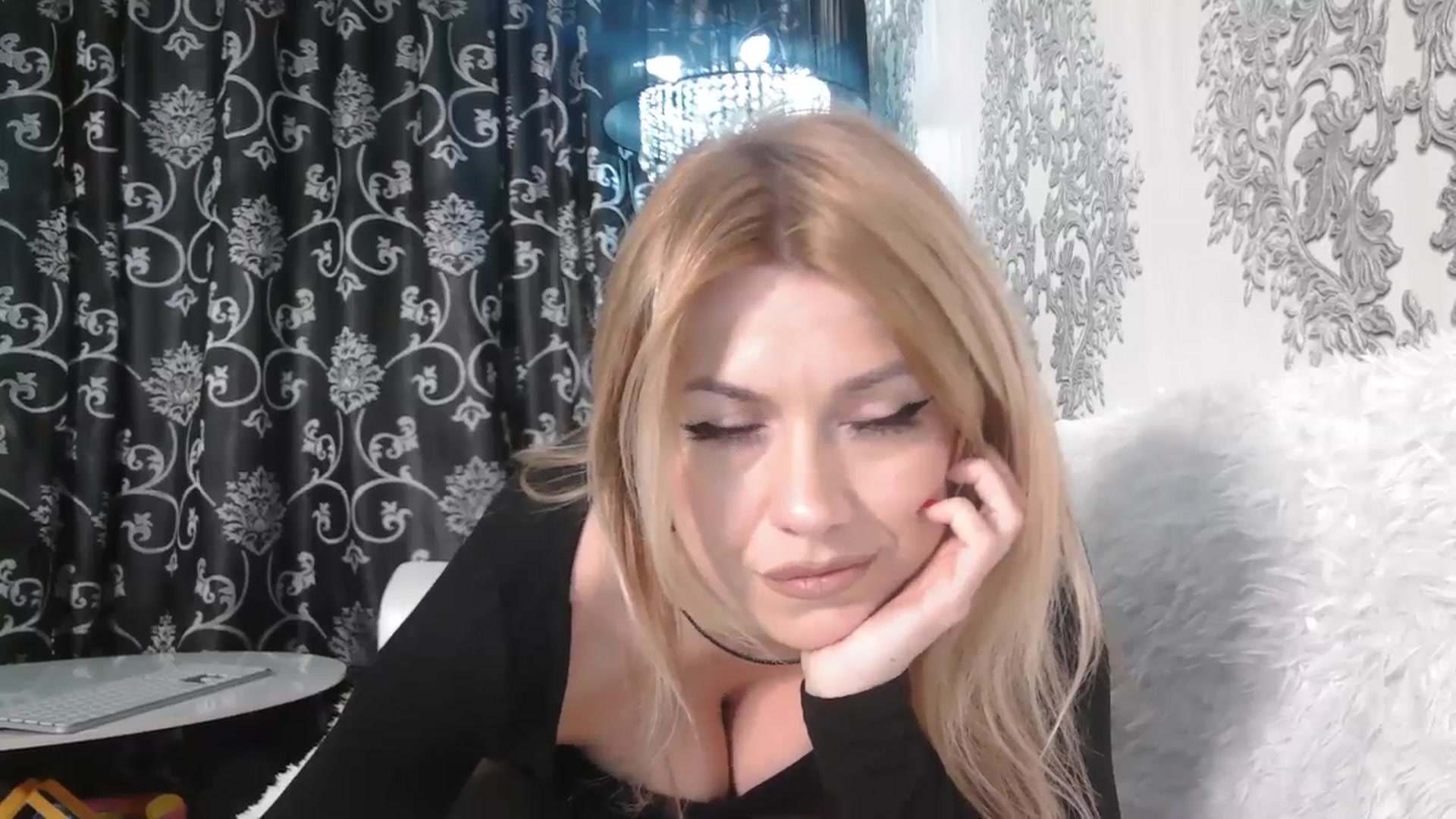 Gallery image thumbnail from velvet_49's myfreecams stream on, 04/10/2026, 05:13 image 6 of 20