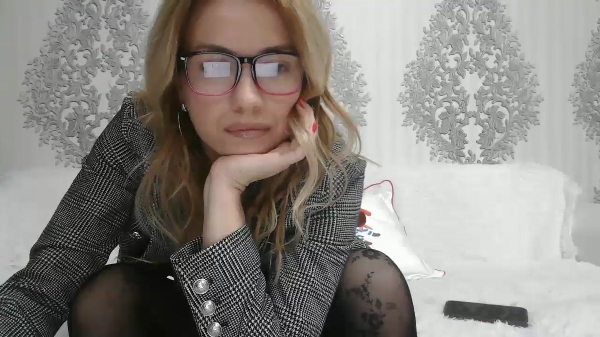 Gallery image thumbnail from velvet_49's myfreecams stream on, 04/22/2026, 05:13 image 2 of 20