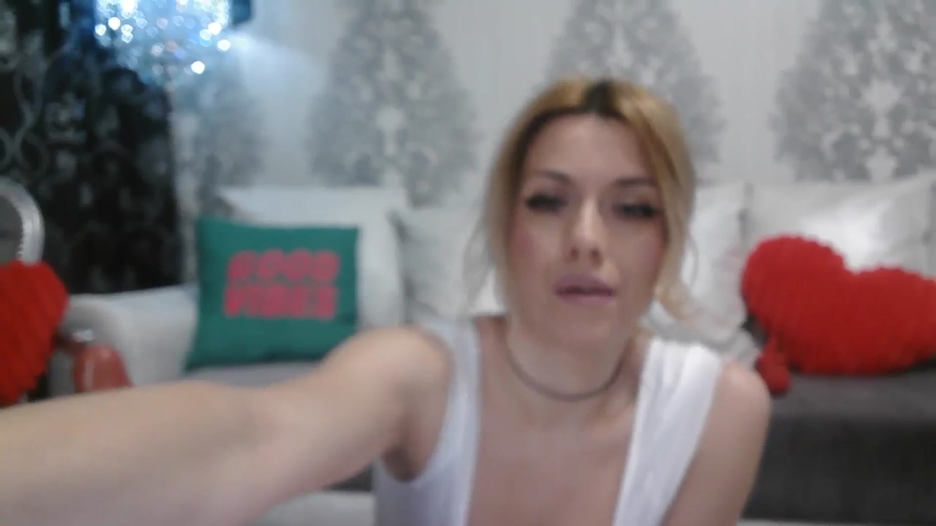 Gallery image thumbnail from velvet_49's myfreecams stream on, 04/30/2026, 06:05 image 15 of 20