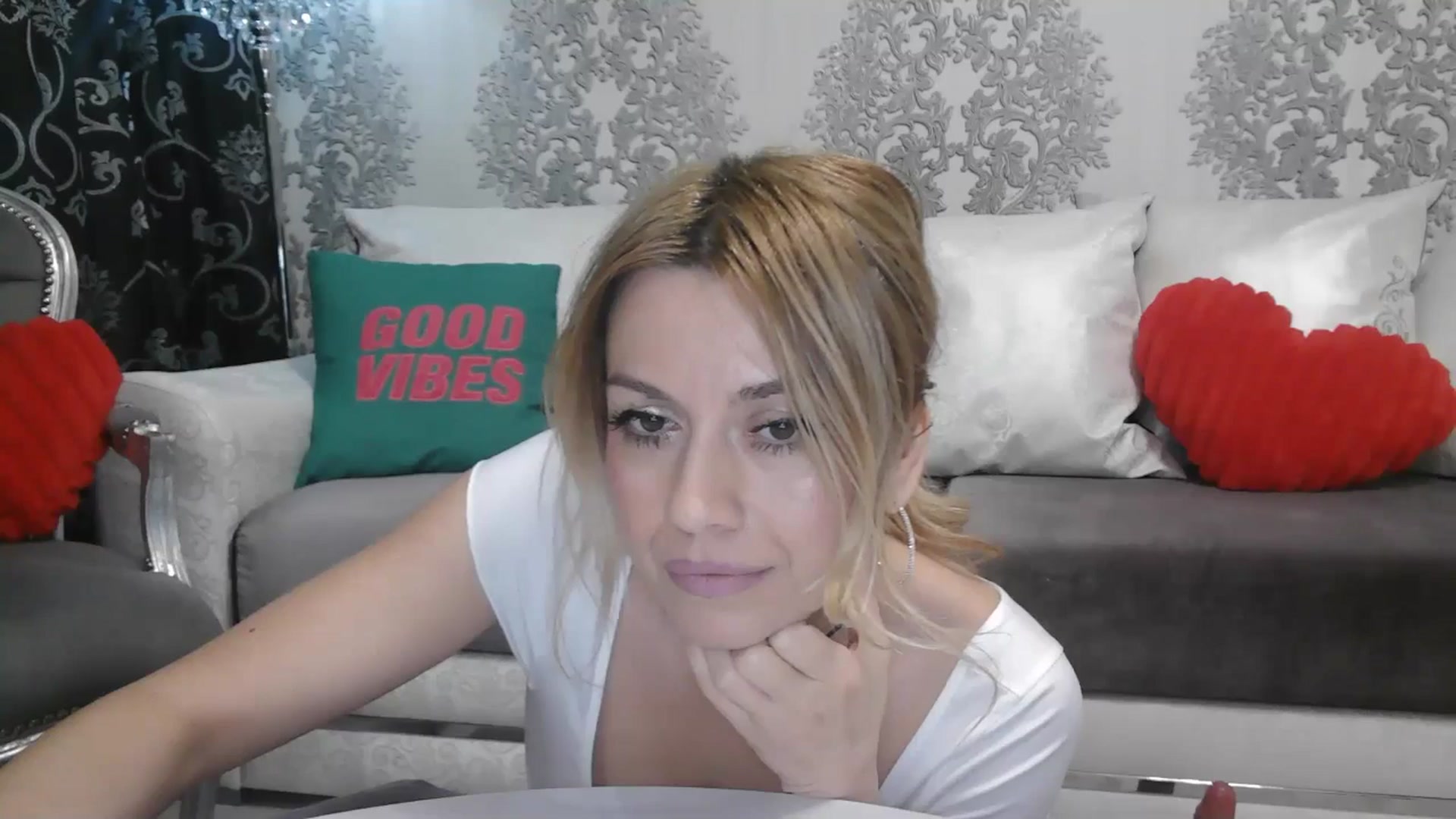 Gallery image thumbnail from velvet_49's myfreecams stream on, 04/30/2026, 06:05 image 18 of 20