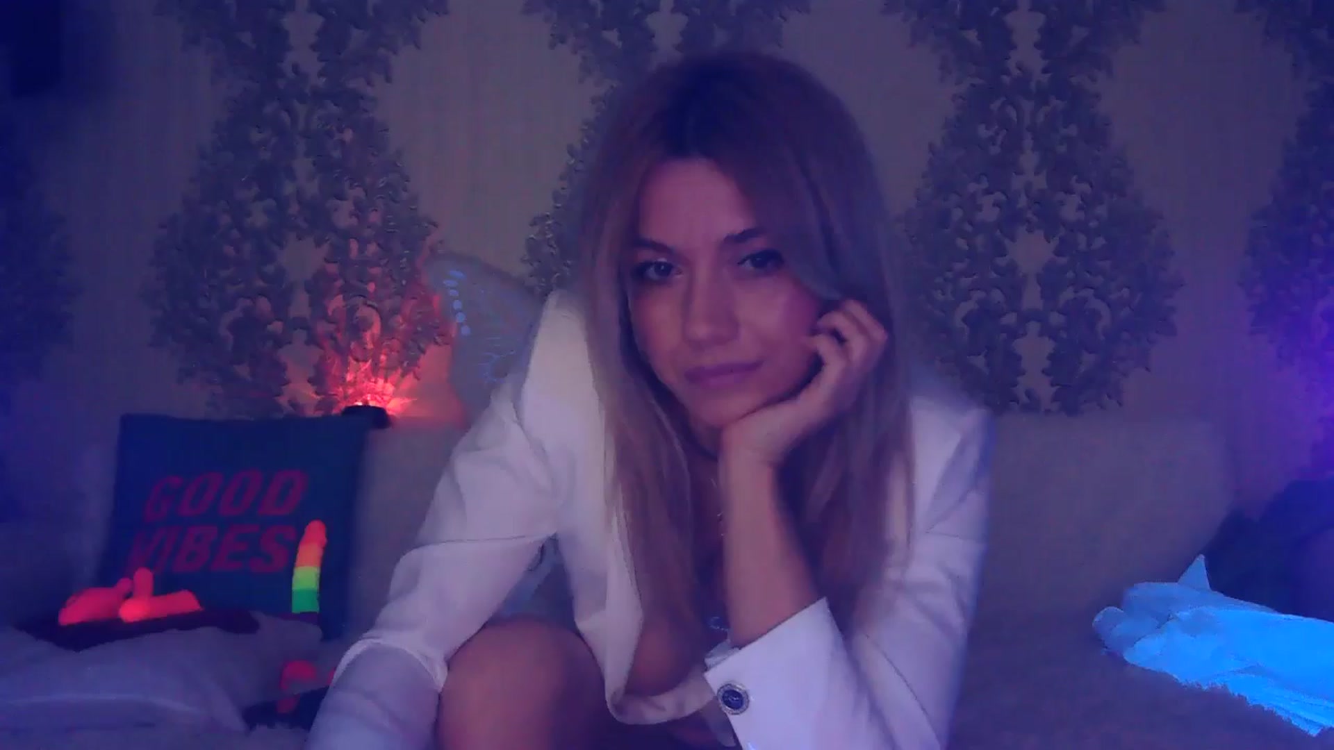 Gallery image thumbnail from velvet_49's myfreecams stream on, 05/03/2026, 04:42 image 10 of 20