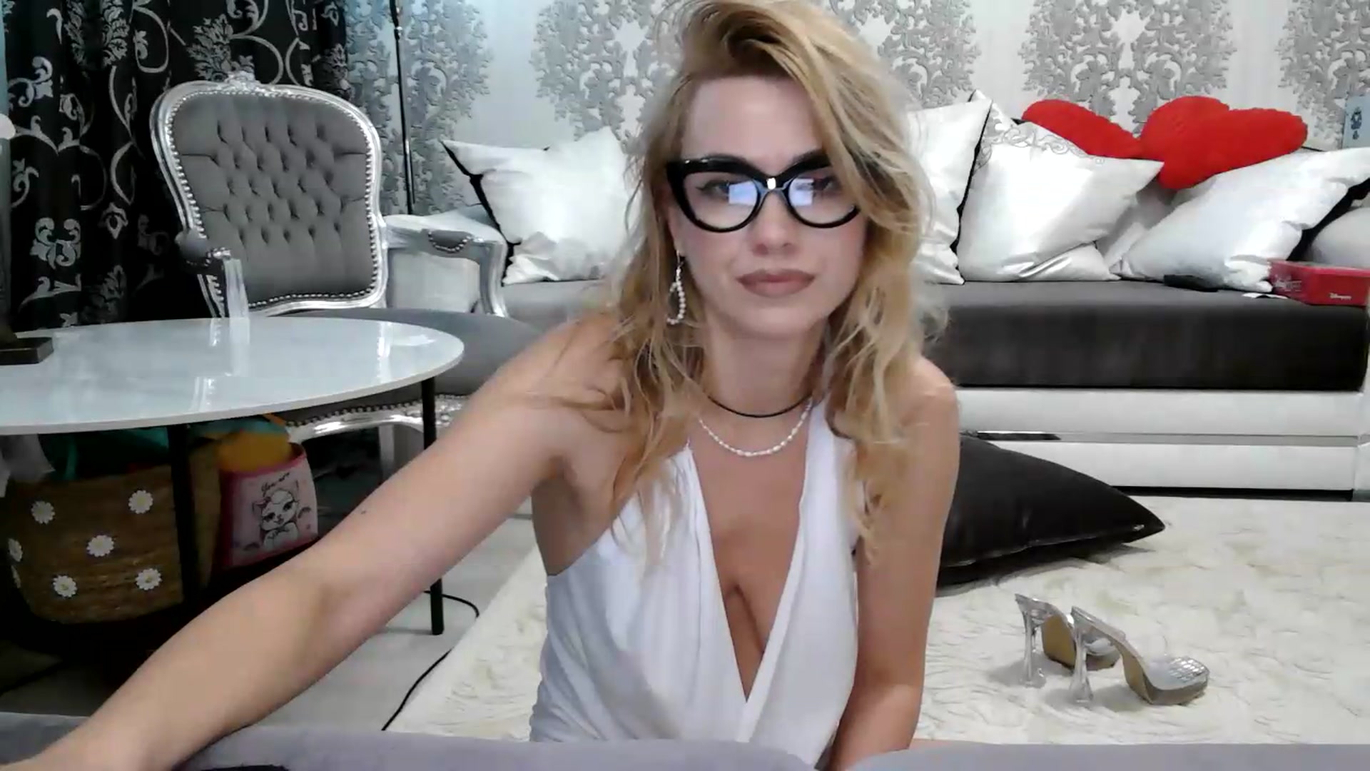 Gallery image thumbnail from velvet_49's myfreecams stream on, 06/25/2026, 07:18 image 14 of 20