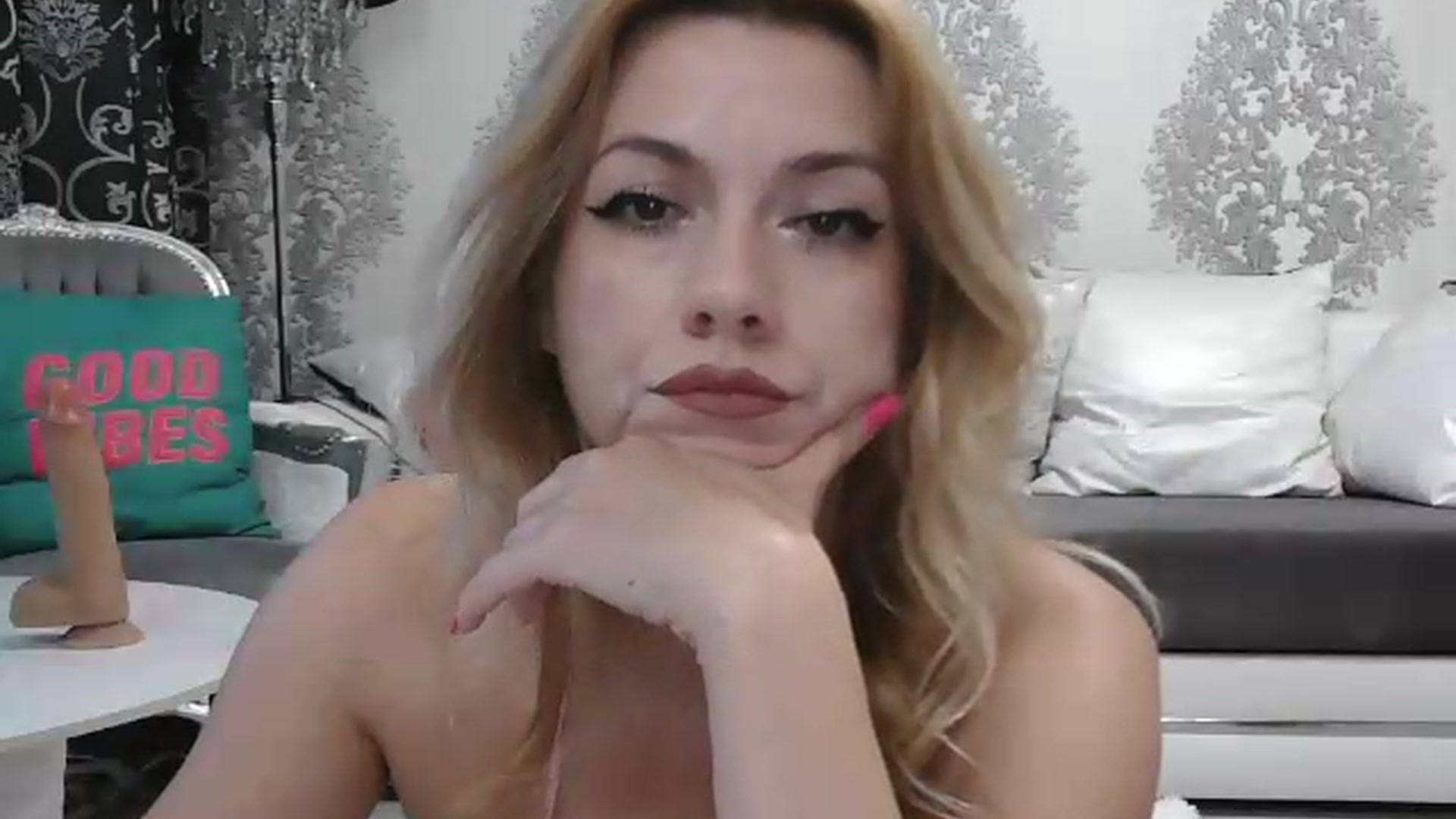 Gallery image thumbnail from velvet_49's myfreecams stream on, 07/02/2026, 04:14 image 15 of 20