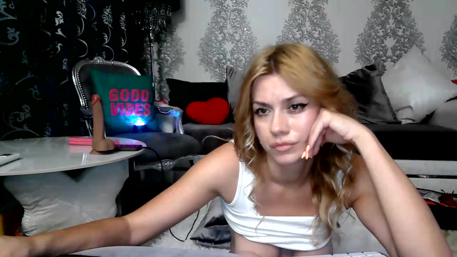 Gallery image thumbnail from velvet_49's myfreecams stream on, 07/21/2026, 08:01 image 6 of 20