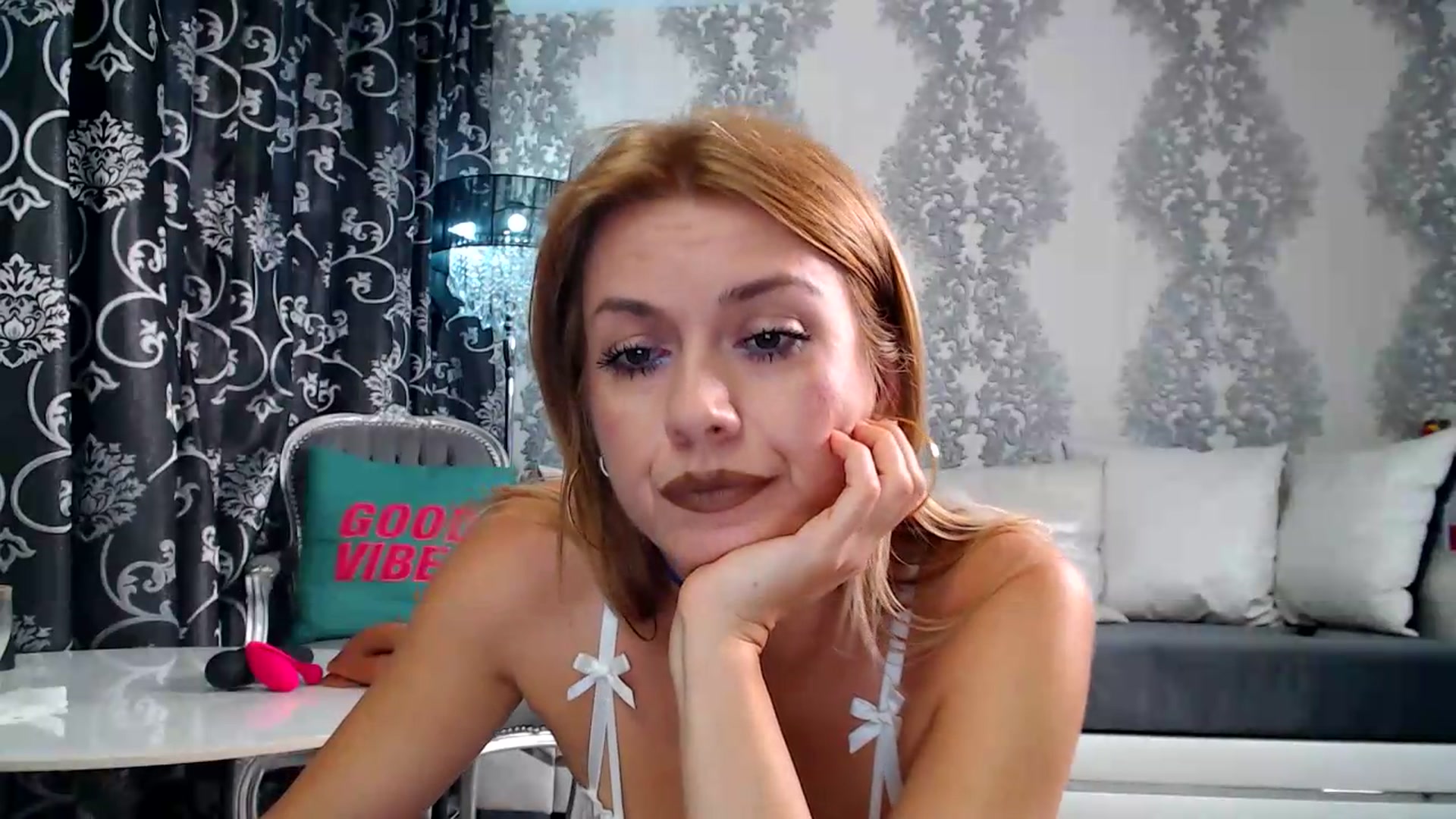Gallery image thumbnail from velvet_49's myfreecams stream on, 08/05/2026, 04:33 image 14 of 20