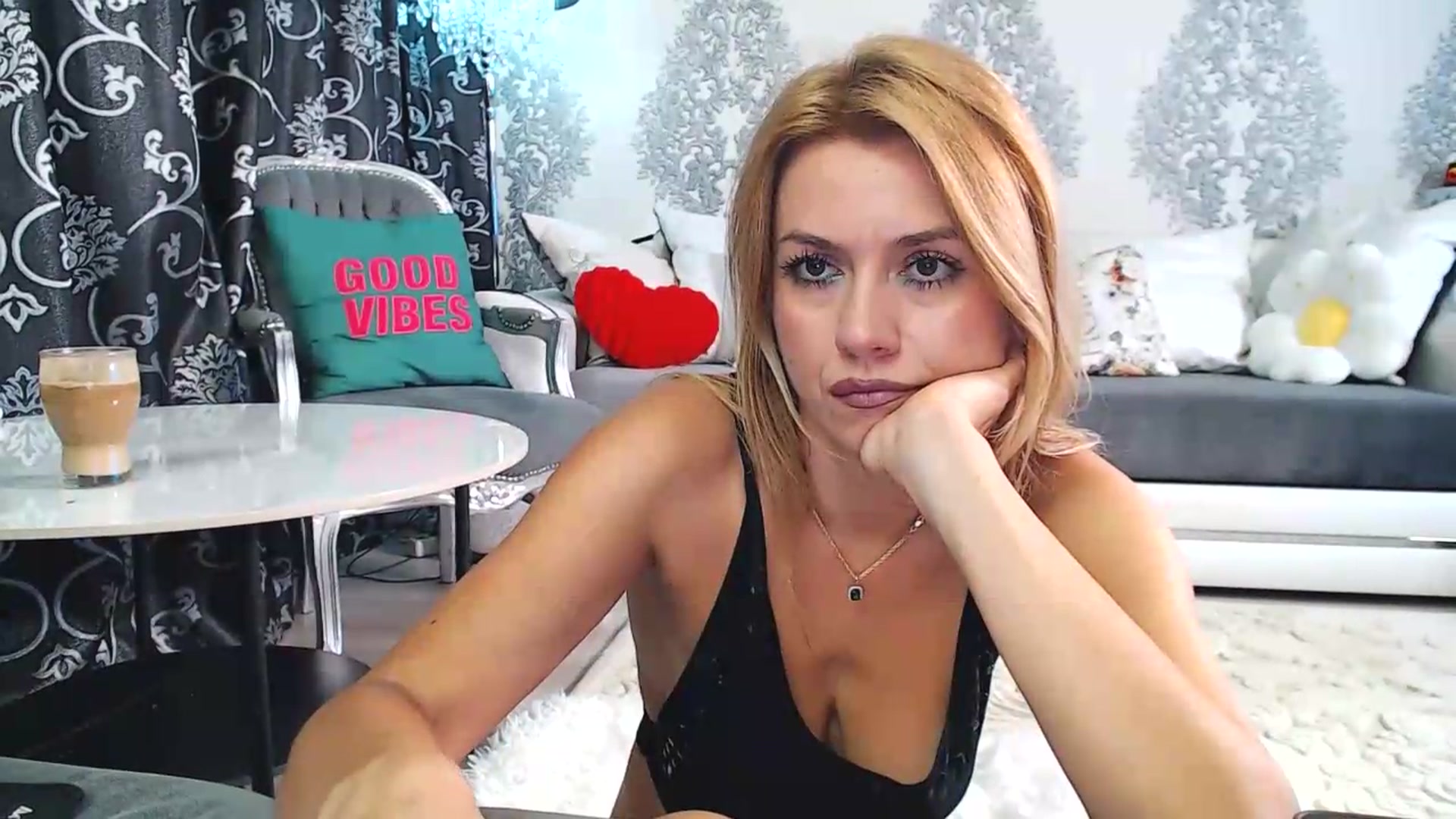 Gallery image thumbnail from velvet_49's myfreecams stream on, 08/10/2026, 04:29 image 9 of 20