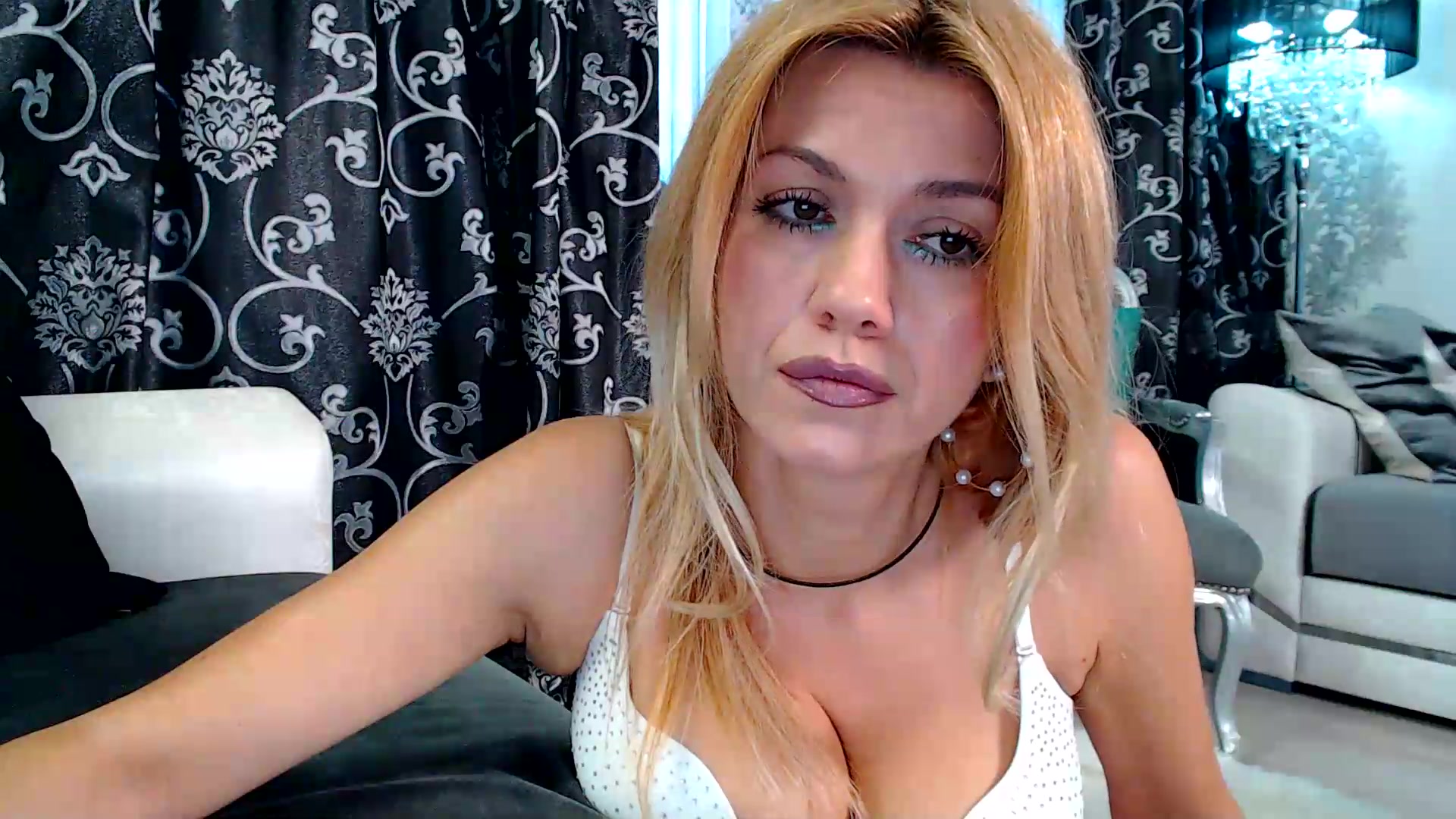 Gallery image thumbnail from velvet_49's myfreecams stream on, 09/01/2026, 04:38 image 10 of 20