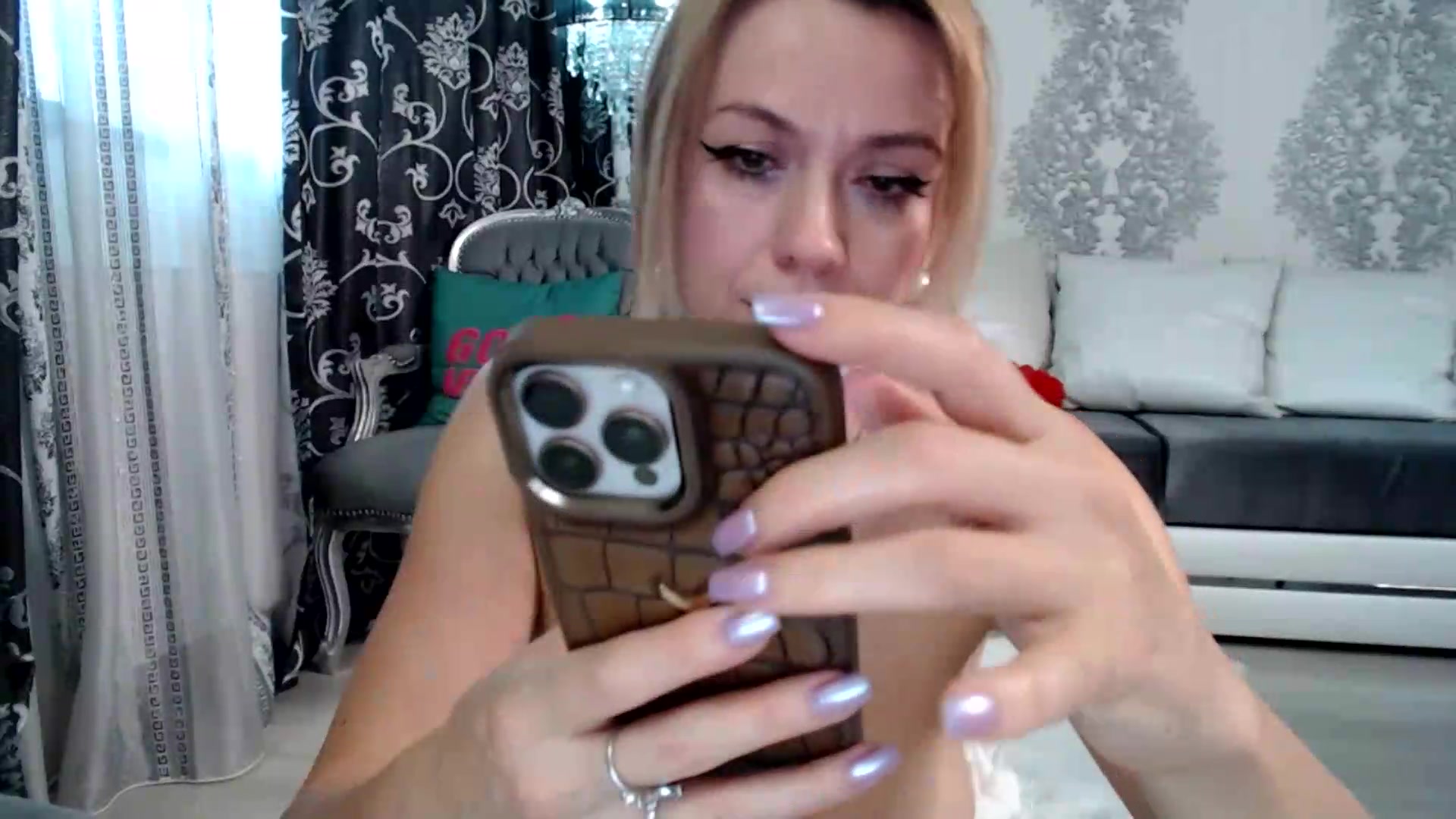 Gallery image thumbnail from velvet_49's myfreecams stream on, 09/03/2026, 07:37 image 13 of 20
