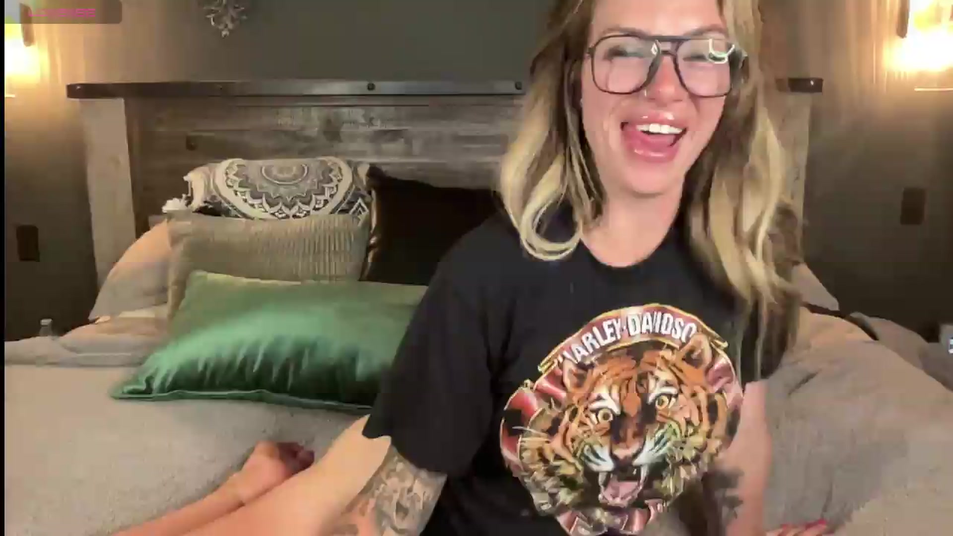 Gallery image thumbnail from velvethoneyXo's myfreecams stream on, 06/12/2026, 07:14 image 5 of 20
