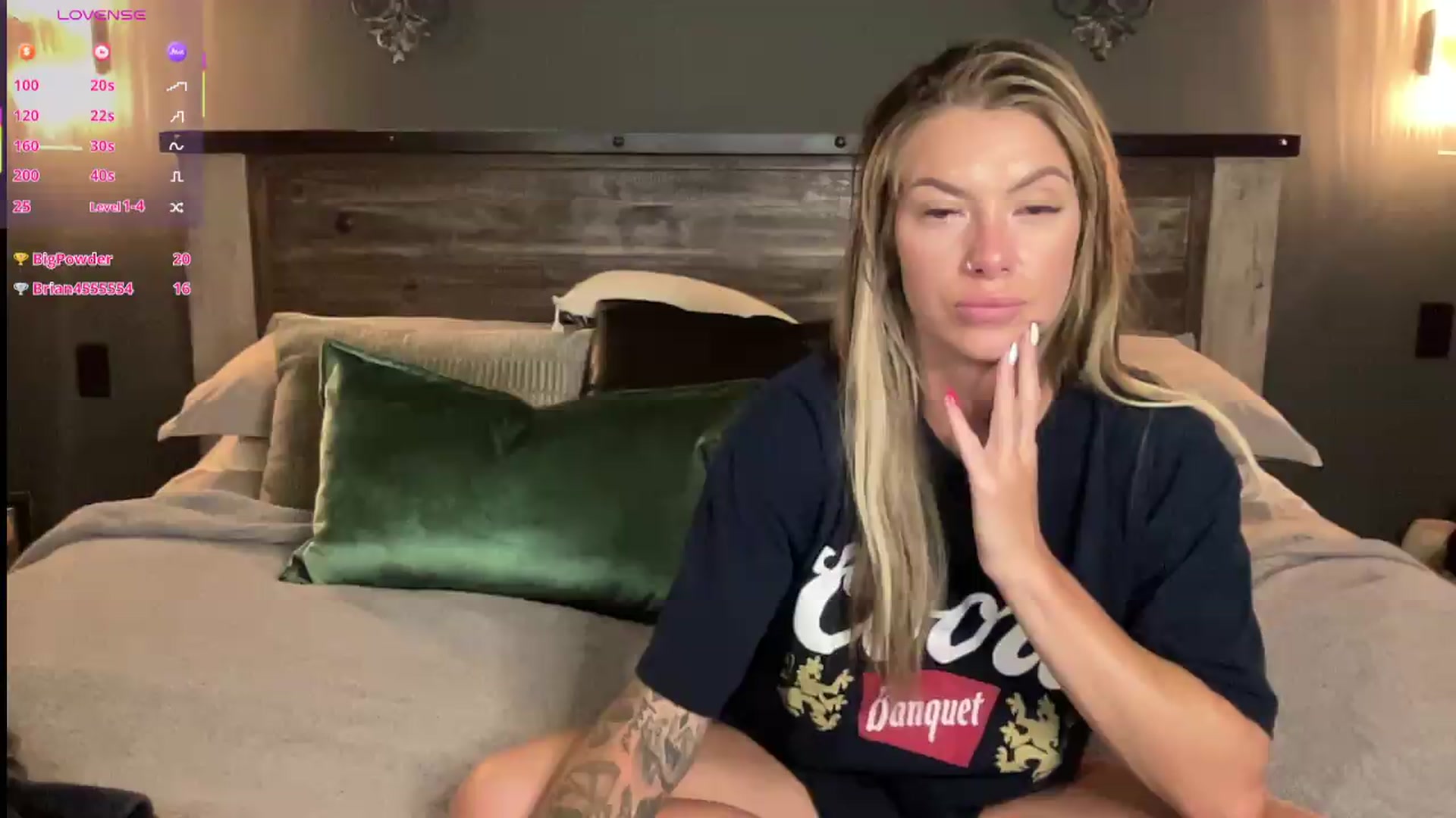 Gallery image thumbnail from velvethoneyXo's myfreecams stream on, 06/29/2026, 06:29 image 4 of 20