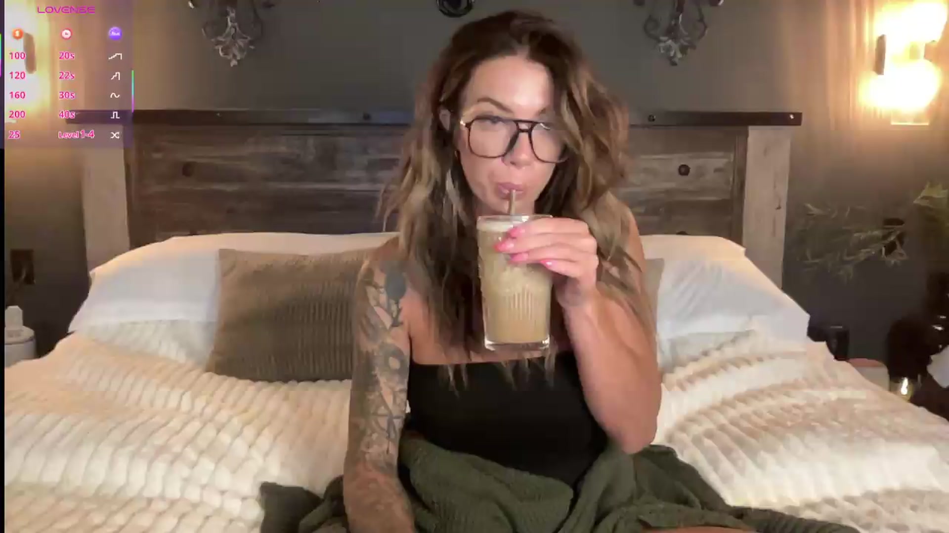 Gallery image thumbnail from velvethoneyXo's myfreecams stream on, 08/07/2026, 06:27 image 1 of 20