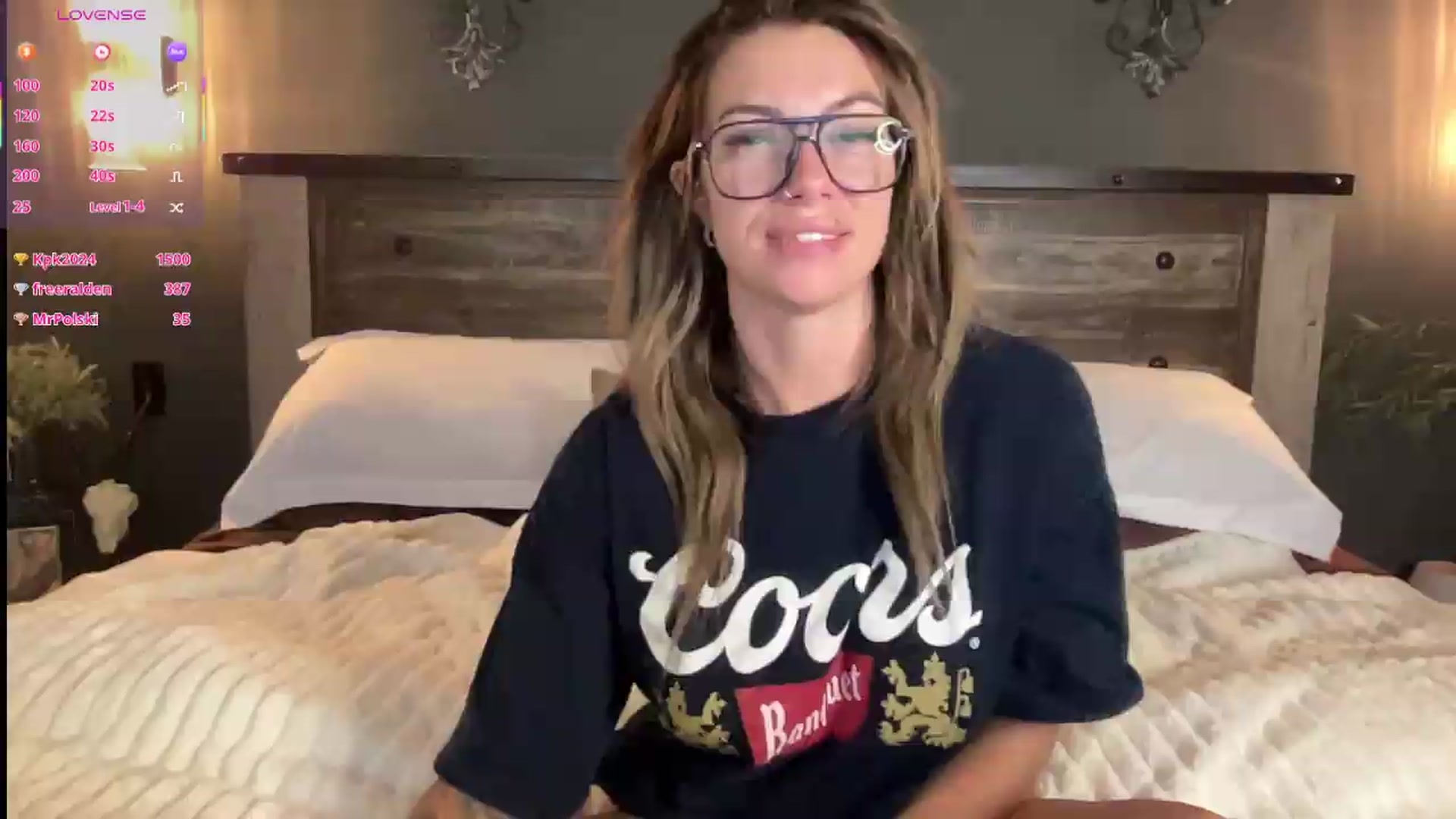 Gallery image thumbnail from velvethoneyXo's myfreecams stream on, 08/10/2026, 06:56 image 10 of 20