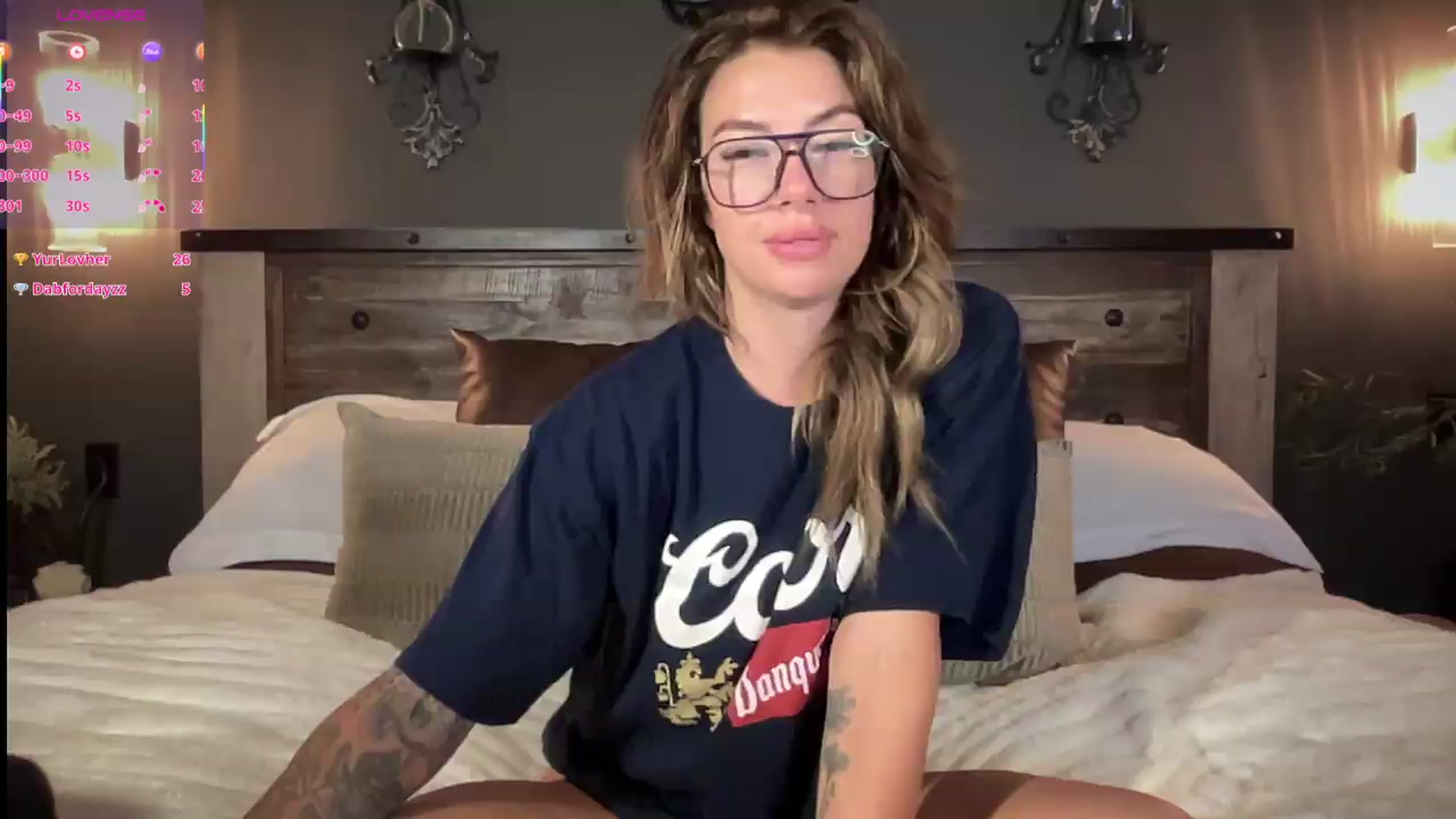 Gallery image thumbnail from velvethoneyXo's myfreecams stream on, 08/17/2026, 05:42 image 11 of 20