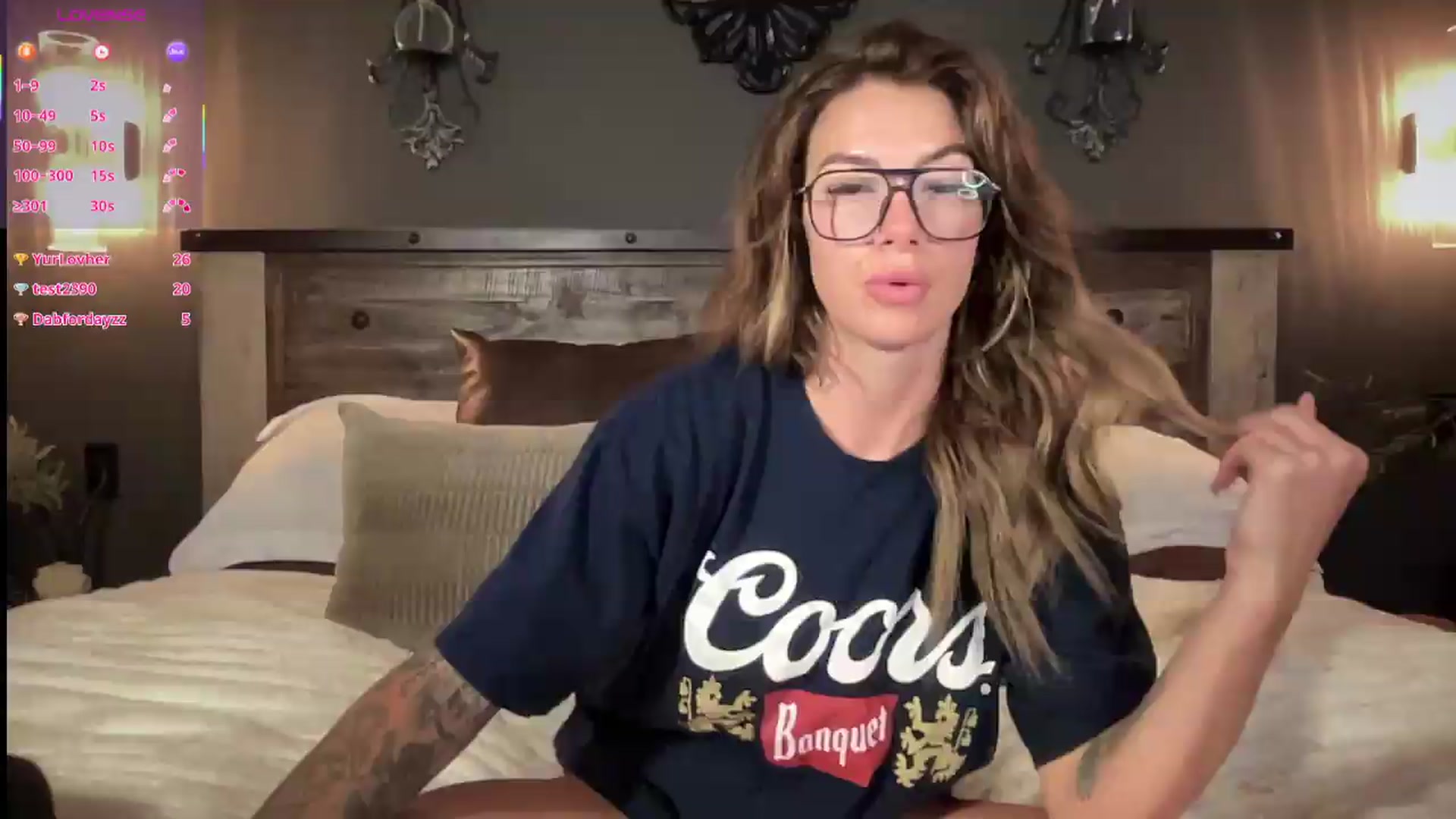 Gallery image thumbnail from velvethoneyXo's myfreecams stream on, 08/17/2026, 05:42 image 19 of 20