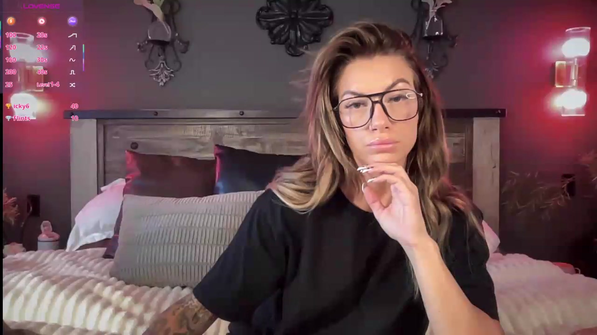 Gallery image thumbnail from velvethoneyXo's myfreecams stream on, 09/01/2026, 17:13 image 16 of 20